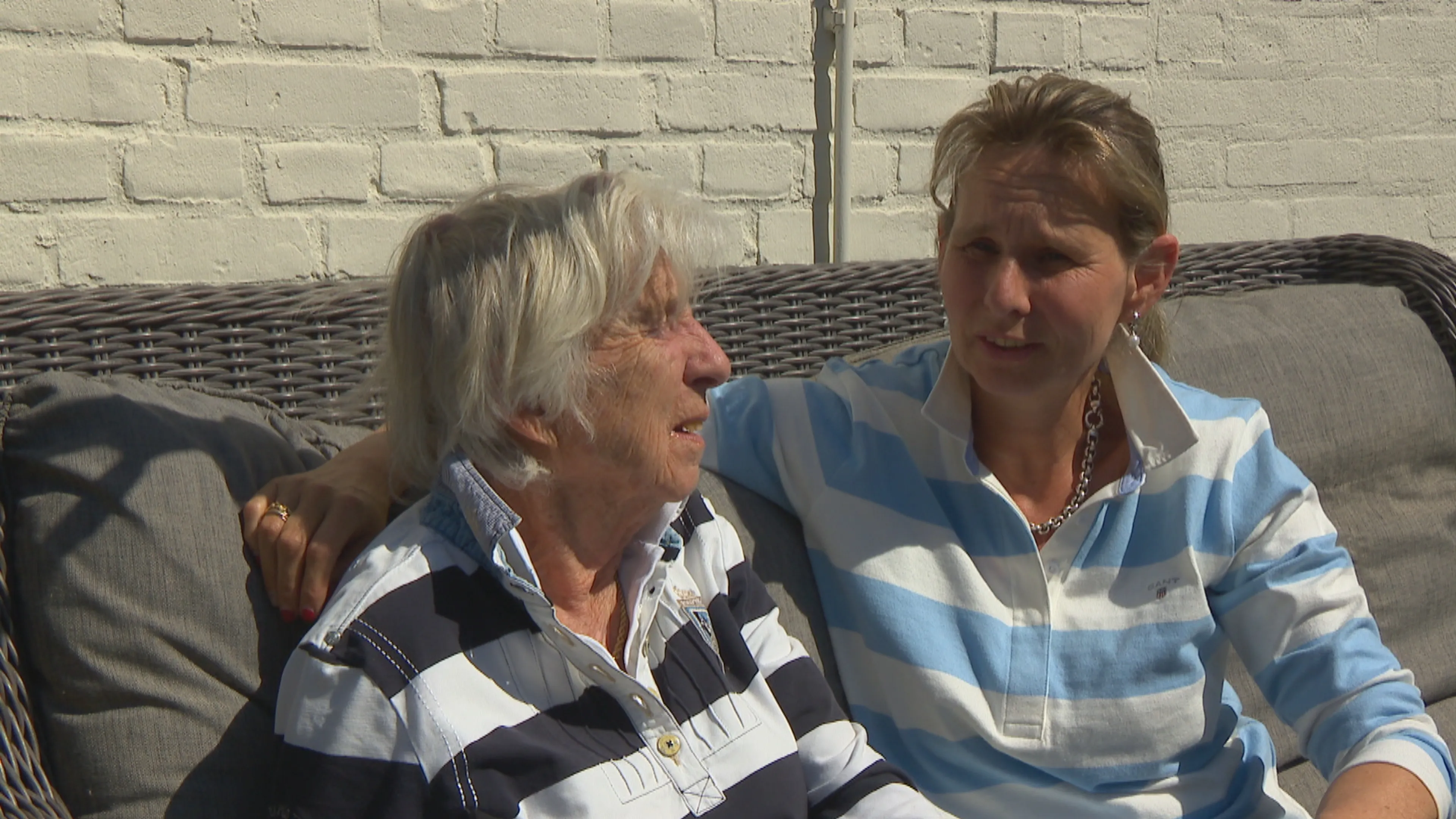 Inge haalde haar demente moeder uit verzorgingshuis: 'Volgens mij heeft ze de tijd van haar leven'