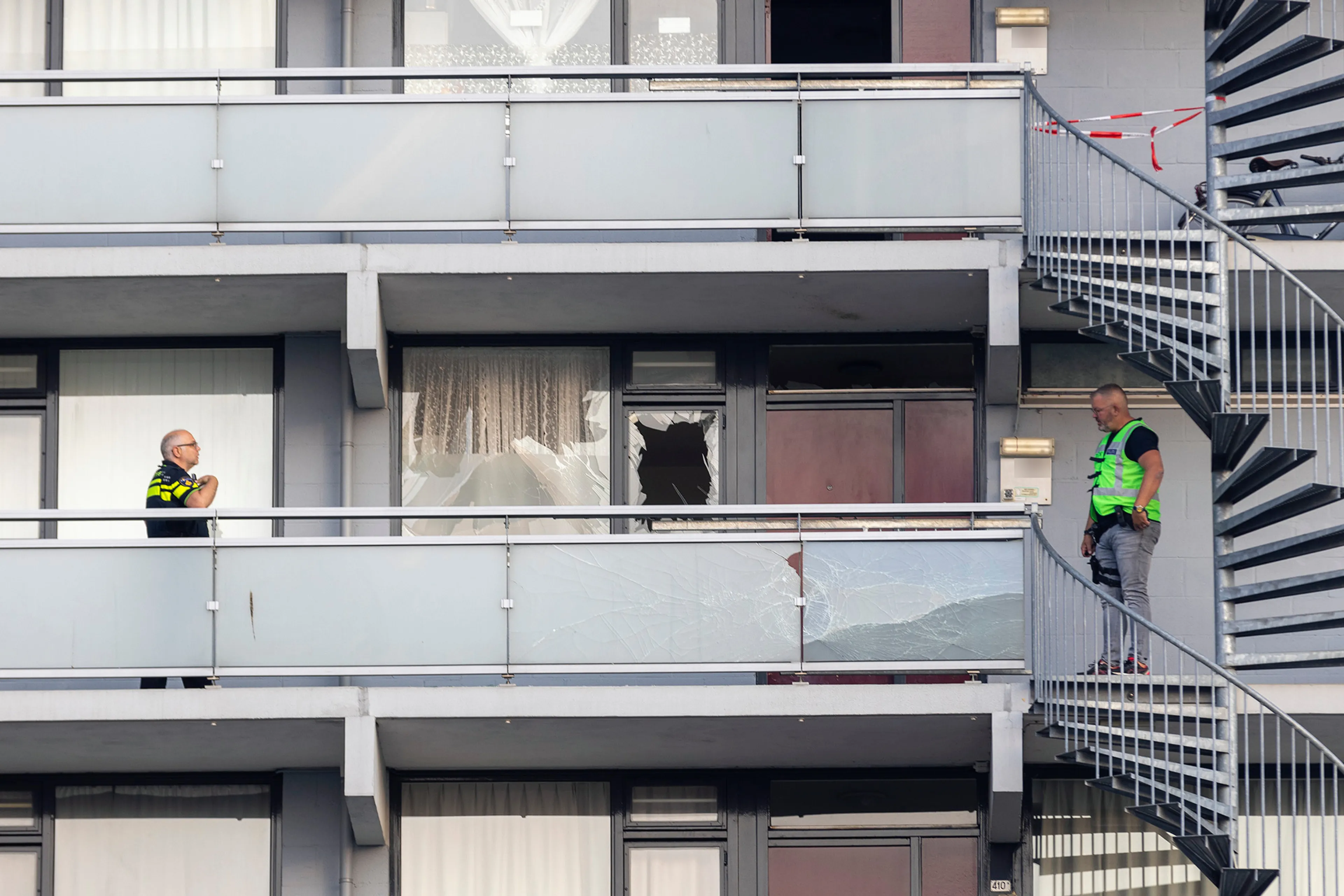 Hennepkwekerij ontdekt na explosie in flatgebouw Bijlmer