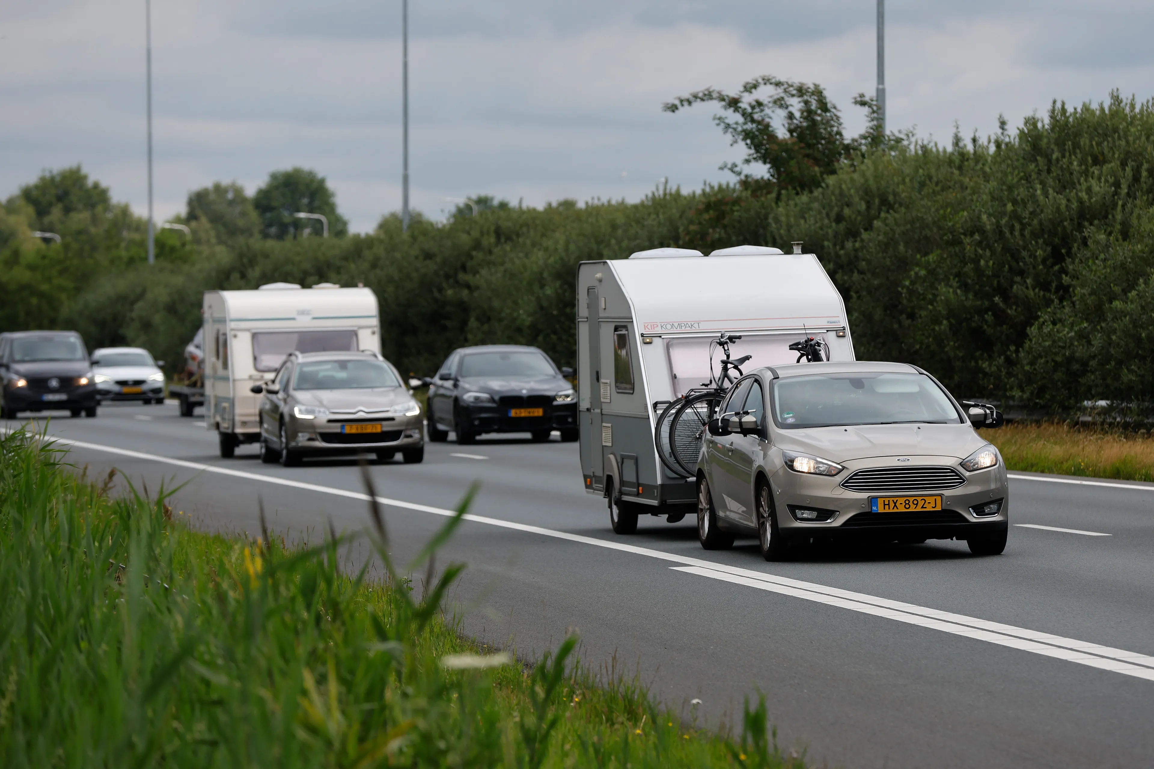 Drukte en files op de Europese wegen door vakantieverkeer