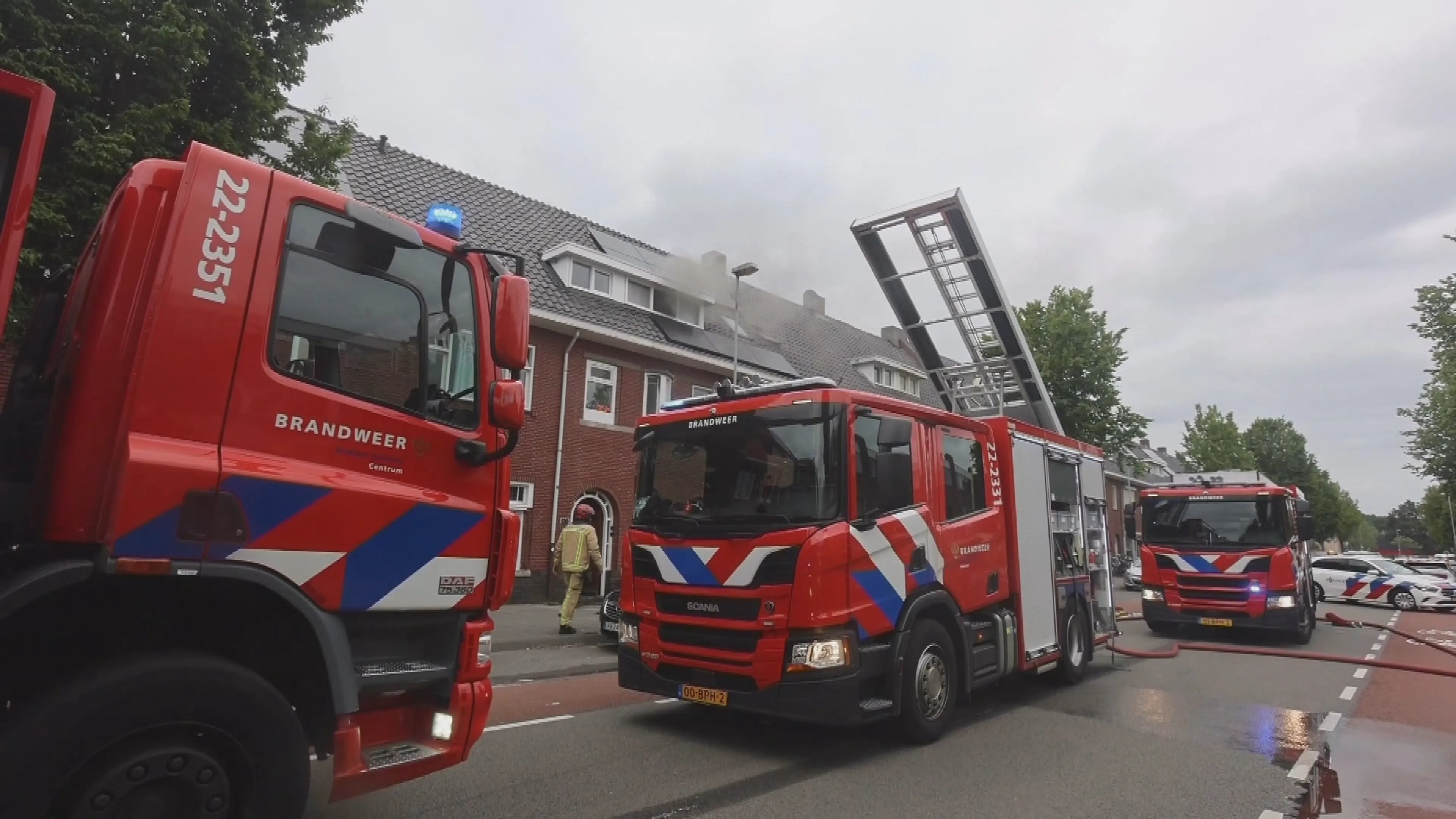 Meerdere gewonden bij woningbrand Eindhoven, bewoners via dak gered