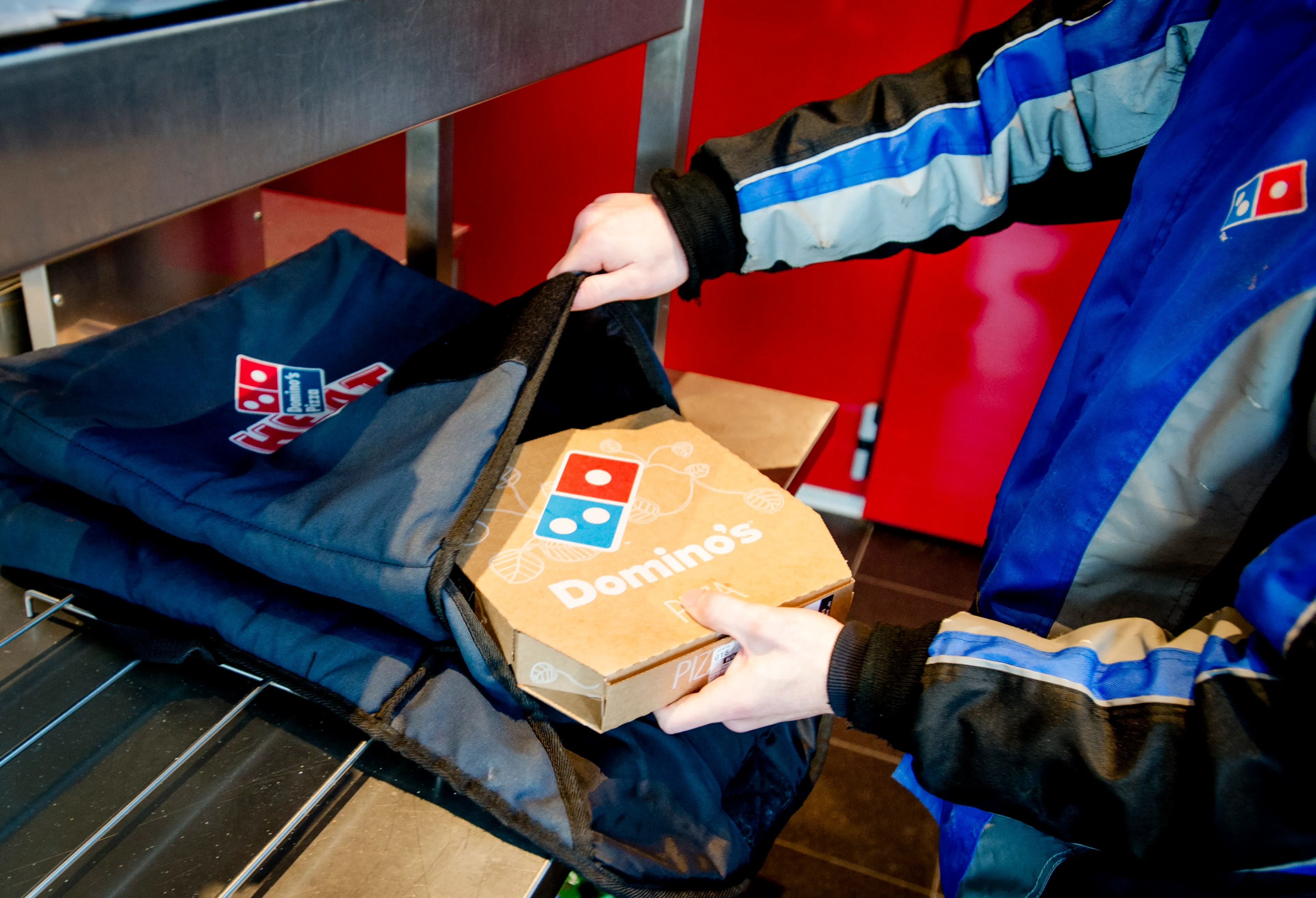 'Fastfoodketens doen niets aan welzijn kippen, Domino's Pizza grootste dierenbeul'