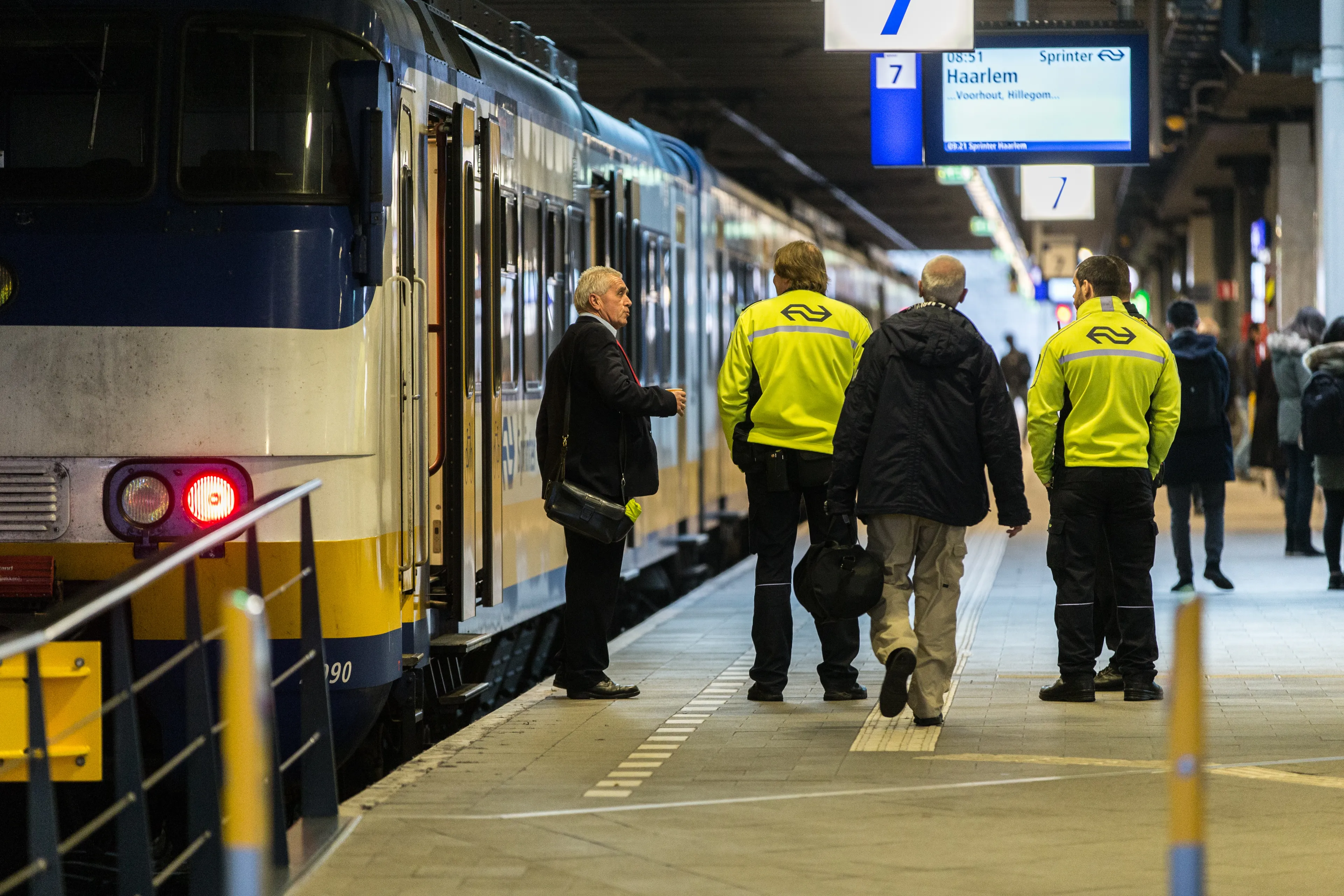 Aangevallen, bedreigd en bespuugd: geweld tegen NS-medewerkers weer toegenomen