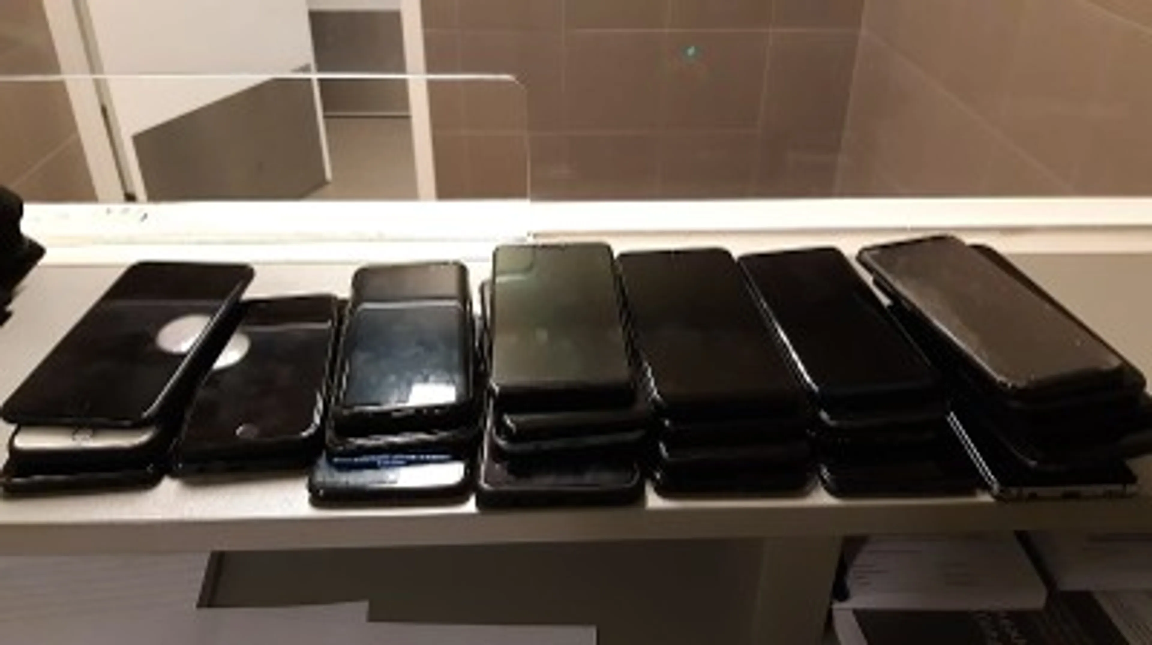 Roemeen opgepakt in AFAS Live met dertig gestolen telefoons