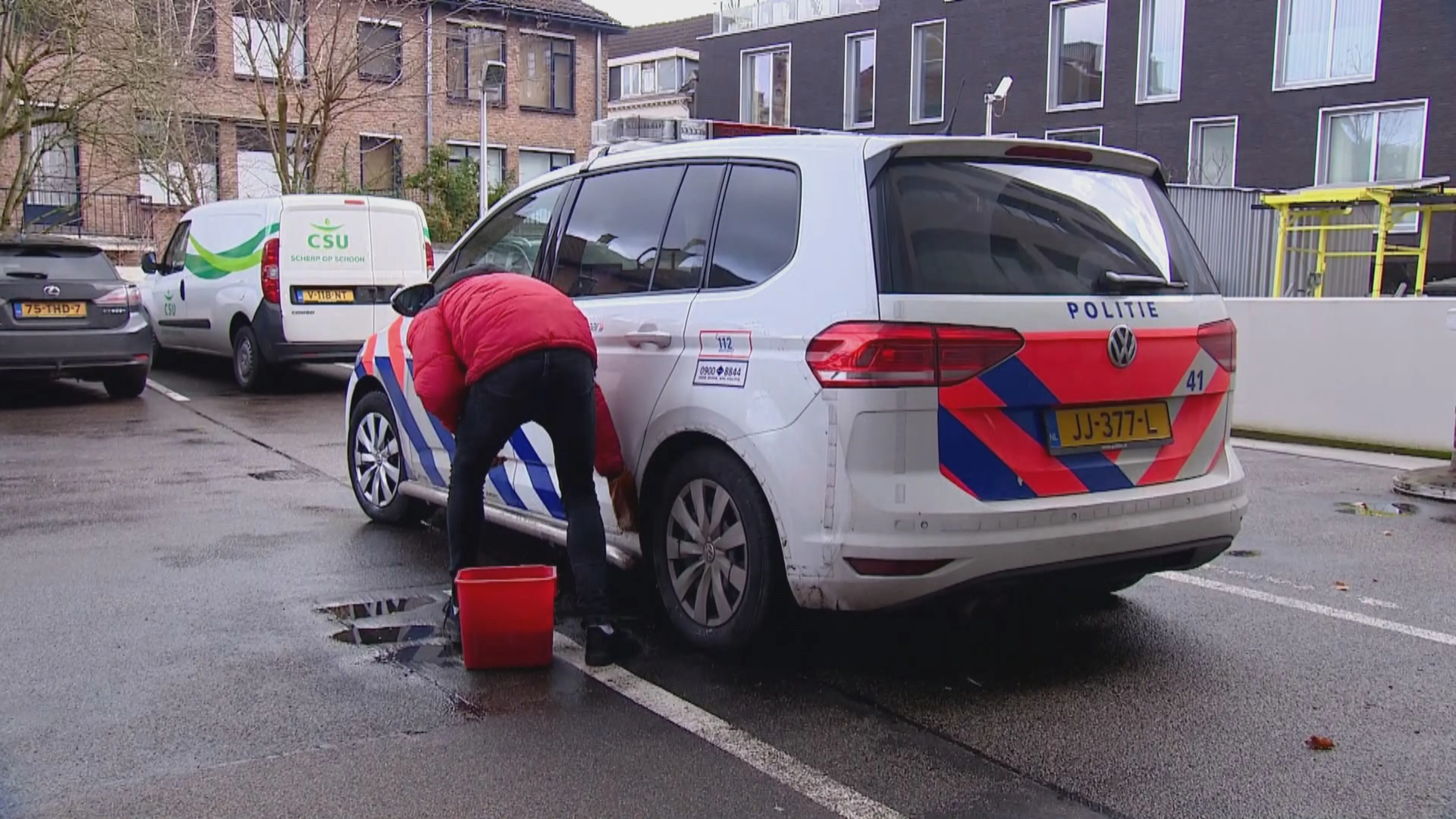 Politiewagens in Tilburg glimmen als nooit te tevoren na Halt-werkstraf van Jordy