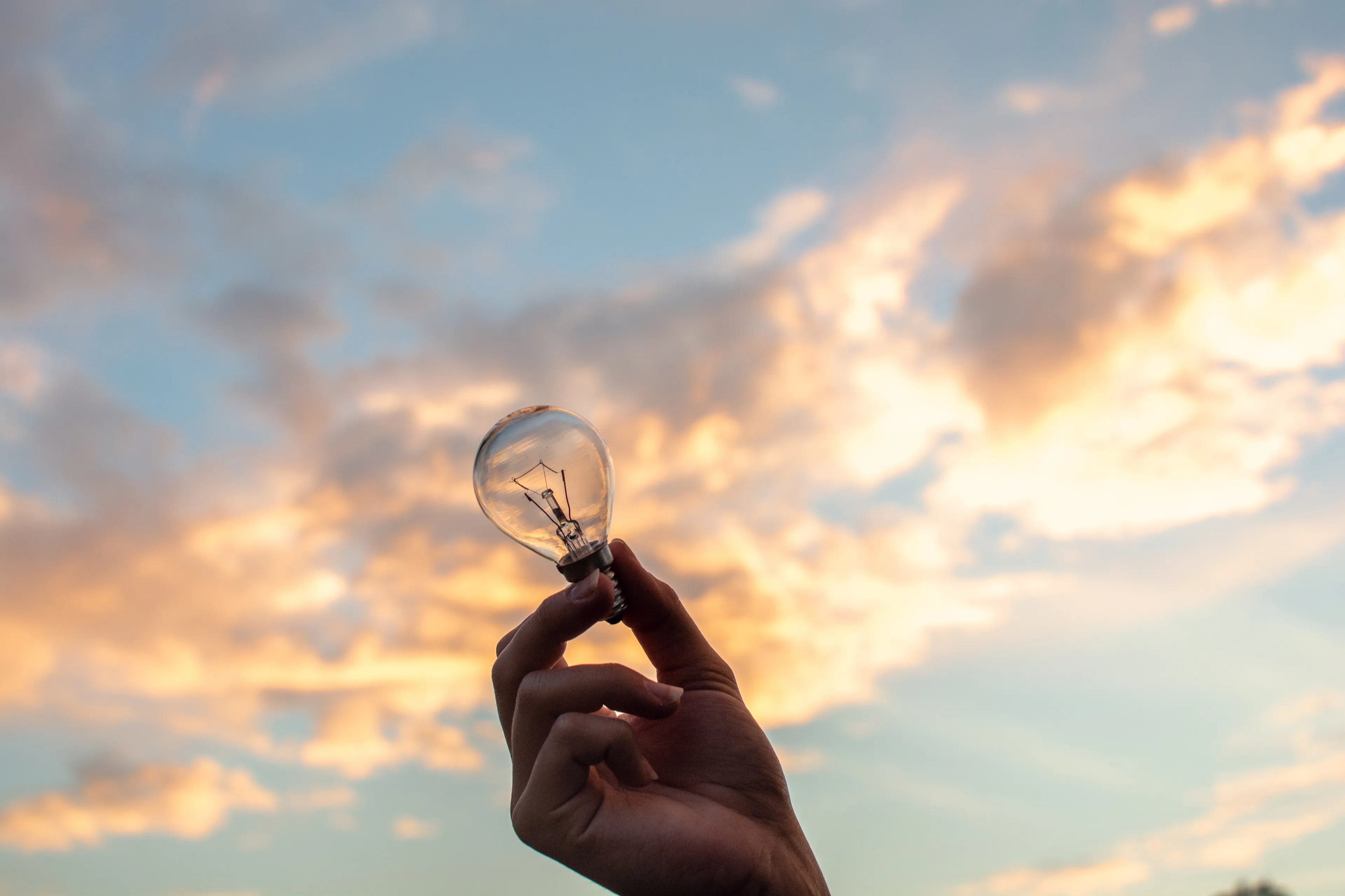 NVWA waarschuwt voor elektrocutiegevaar lampenfitting Praxis
