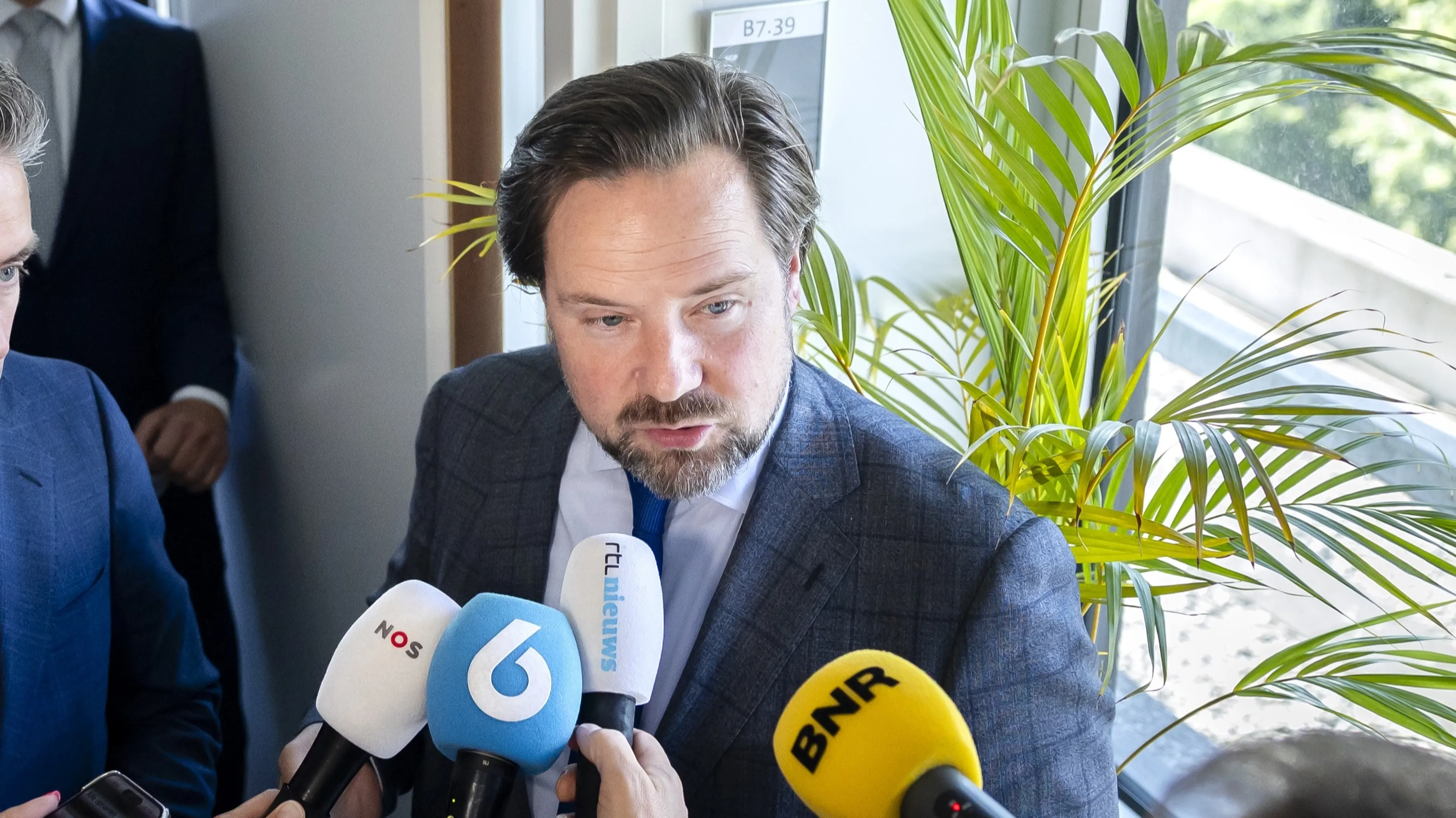 Op het nippertje: strenge asielwetten aangenomen na chaosdag