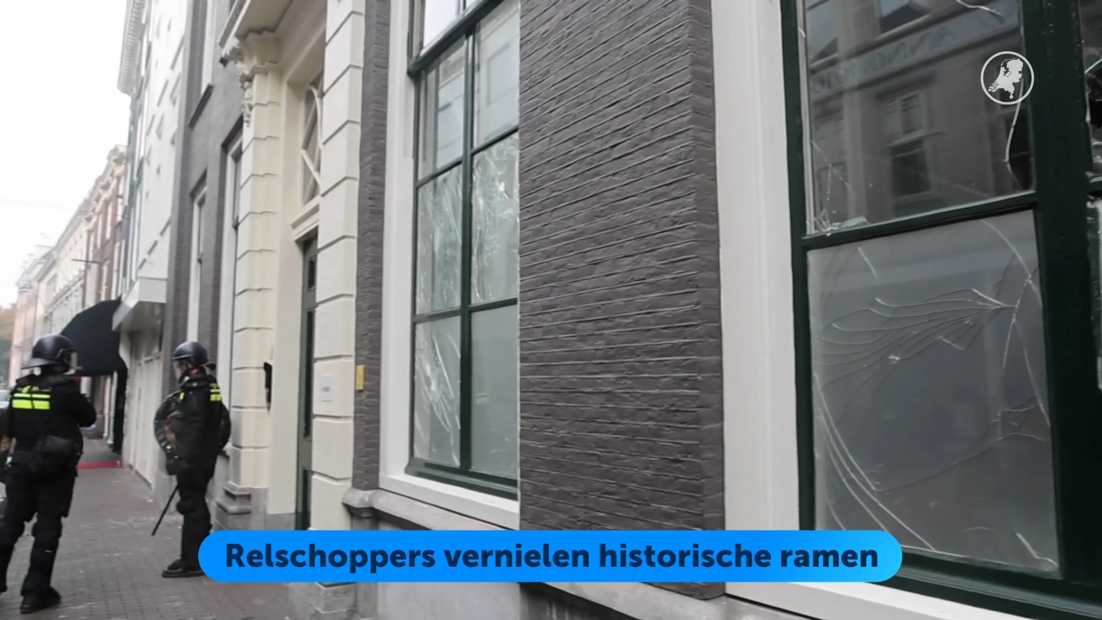 Ruiten Binnenhof ingegooid tijdens rellen Den Haag, 55.000 euro schade