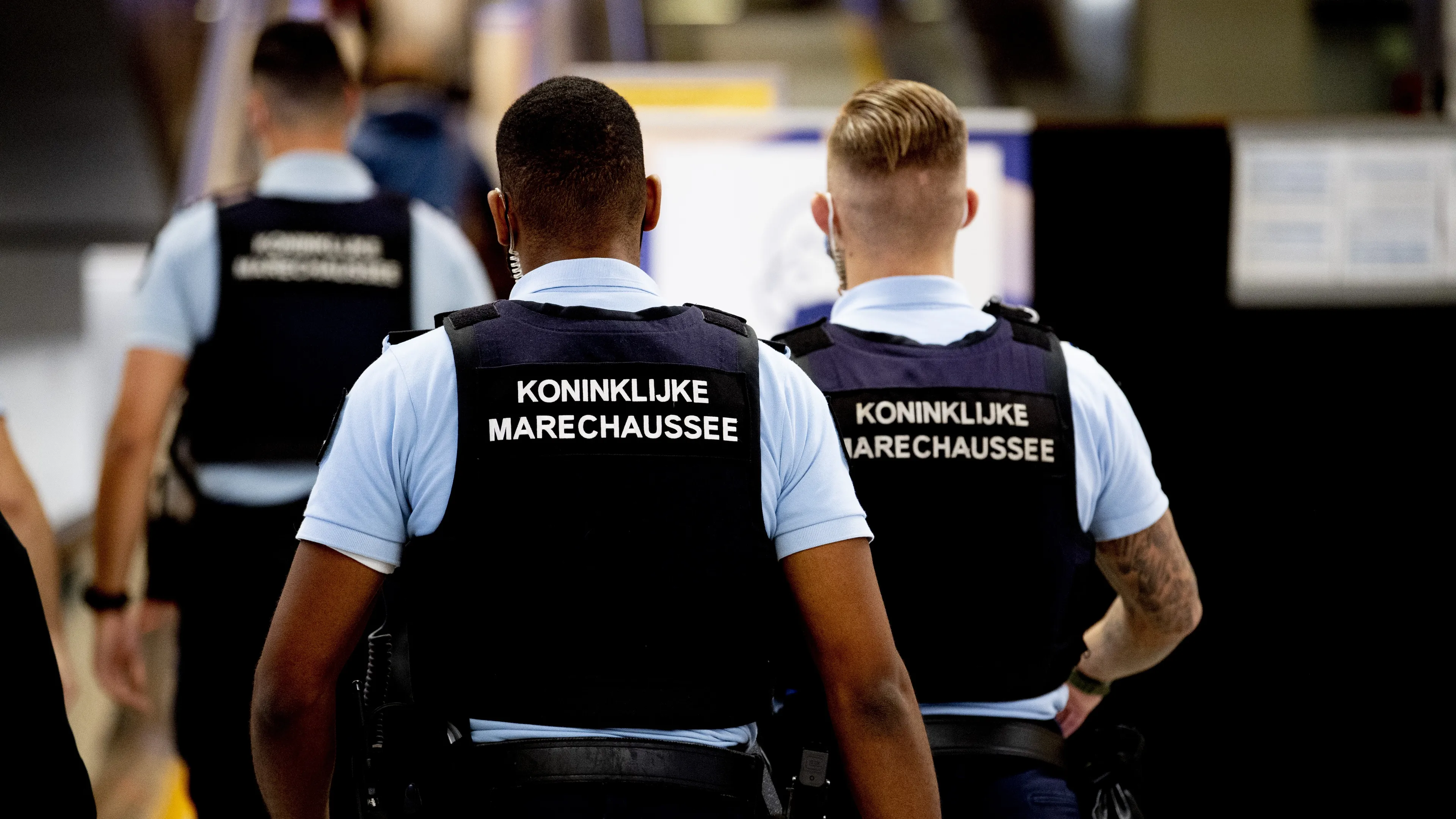  Zeven medewerkers Schiphol opgepakt voor drugssmokkel