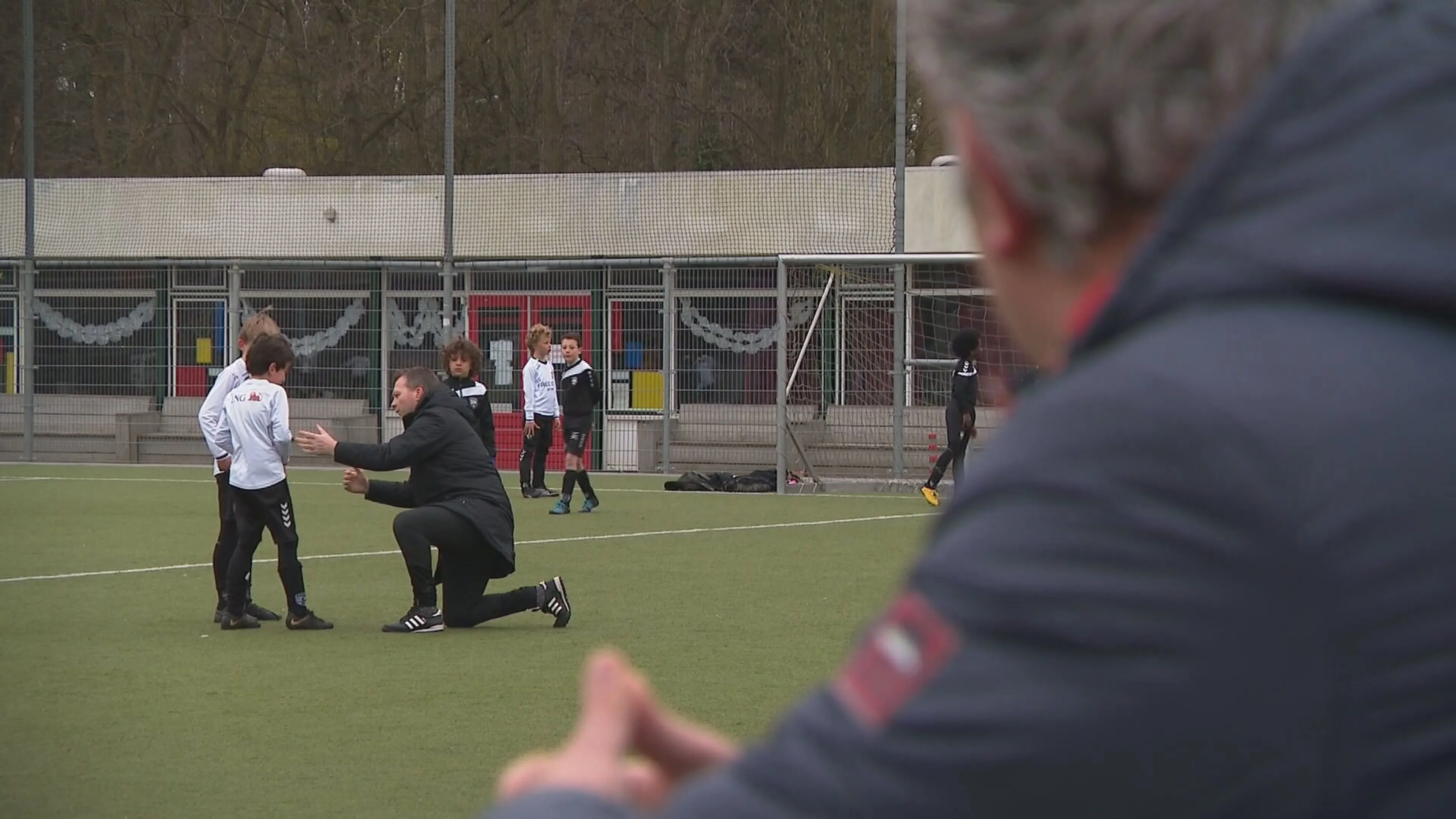 Voorzitters amateurclubs: 'Maak wedstrijden tegen buurclubs mogelijk'