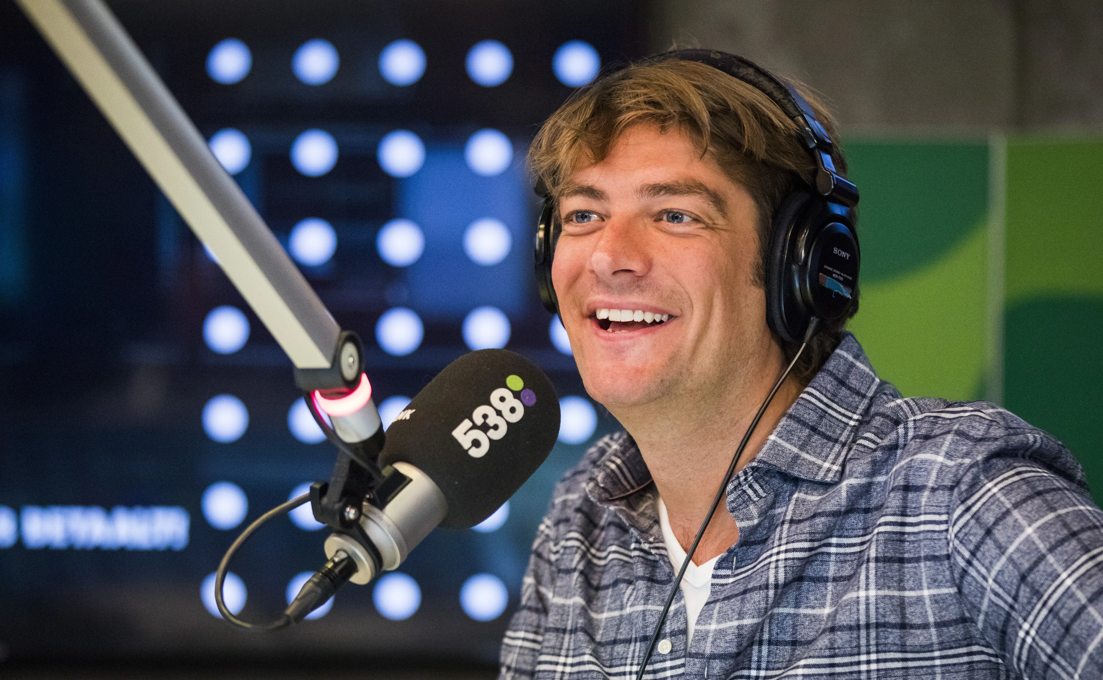 Frank Dane afwezig op radio vanwege tumor vriendin: 'Nog nooit zo bang geweest'