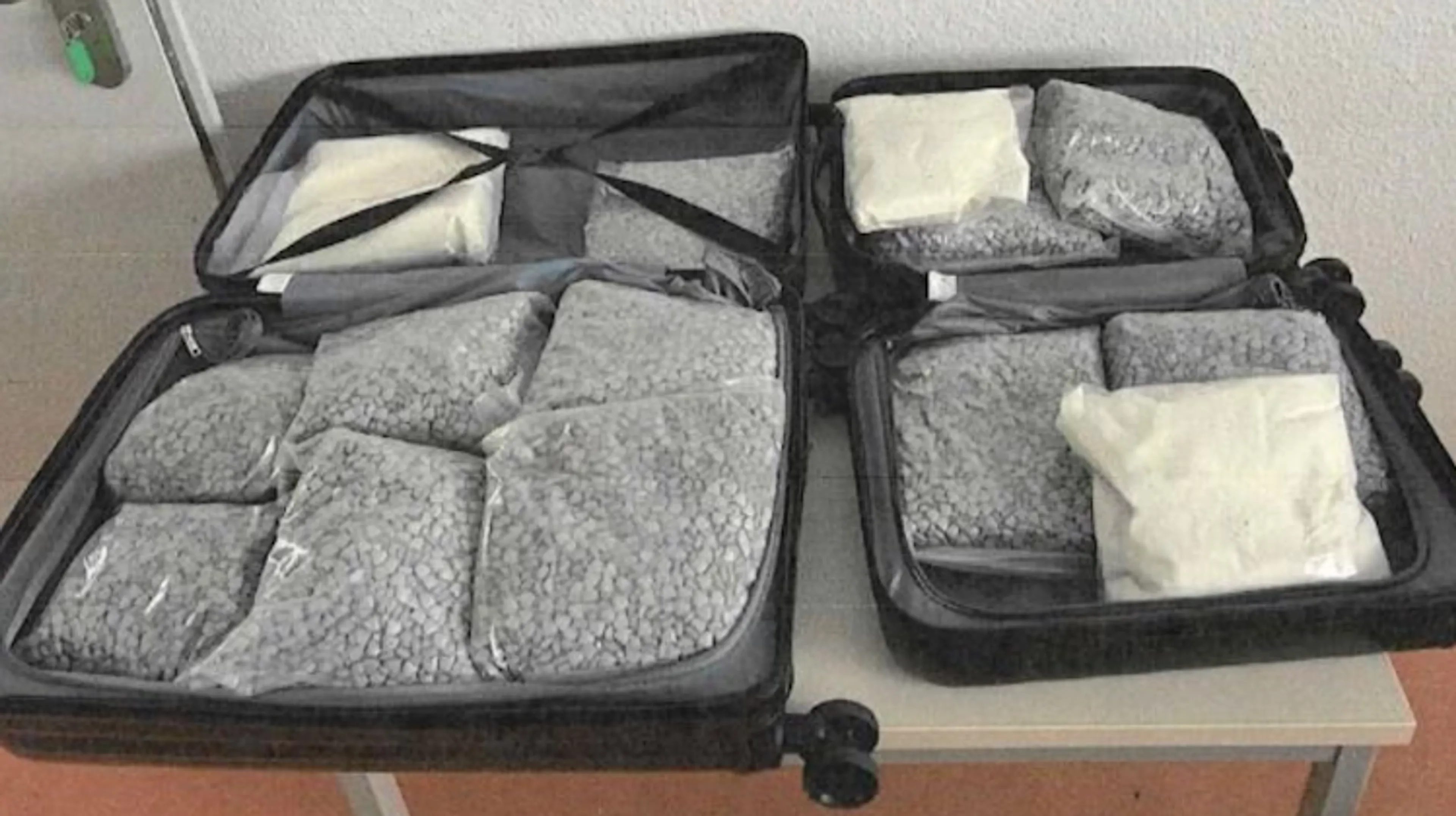 Nederlander met 30 kilo xtc en ketamine gepakt in trein vlak over Duitse grens