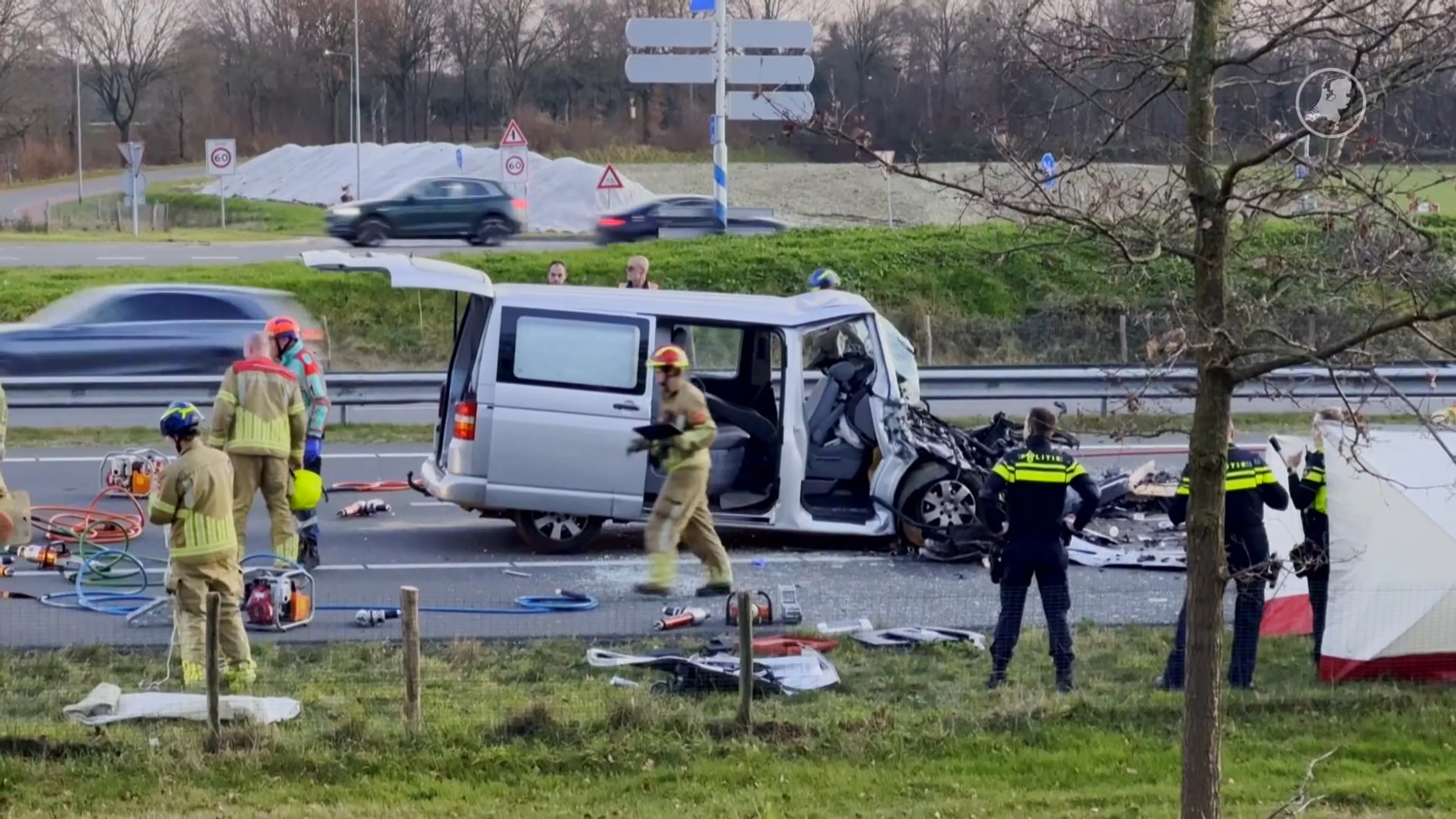 Bestuurder bestelbus omgekomen bij ernstig ongeluk op A73