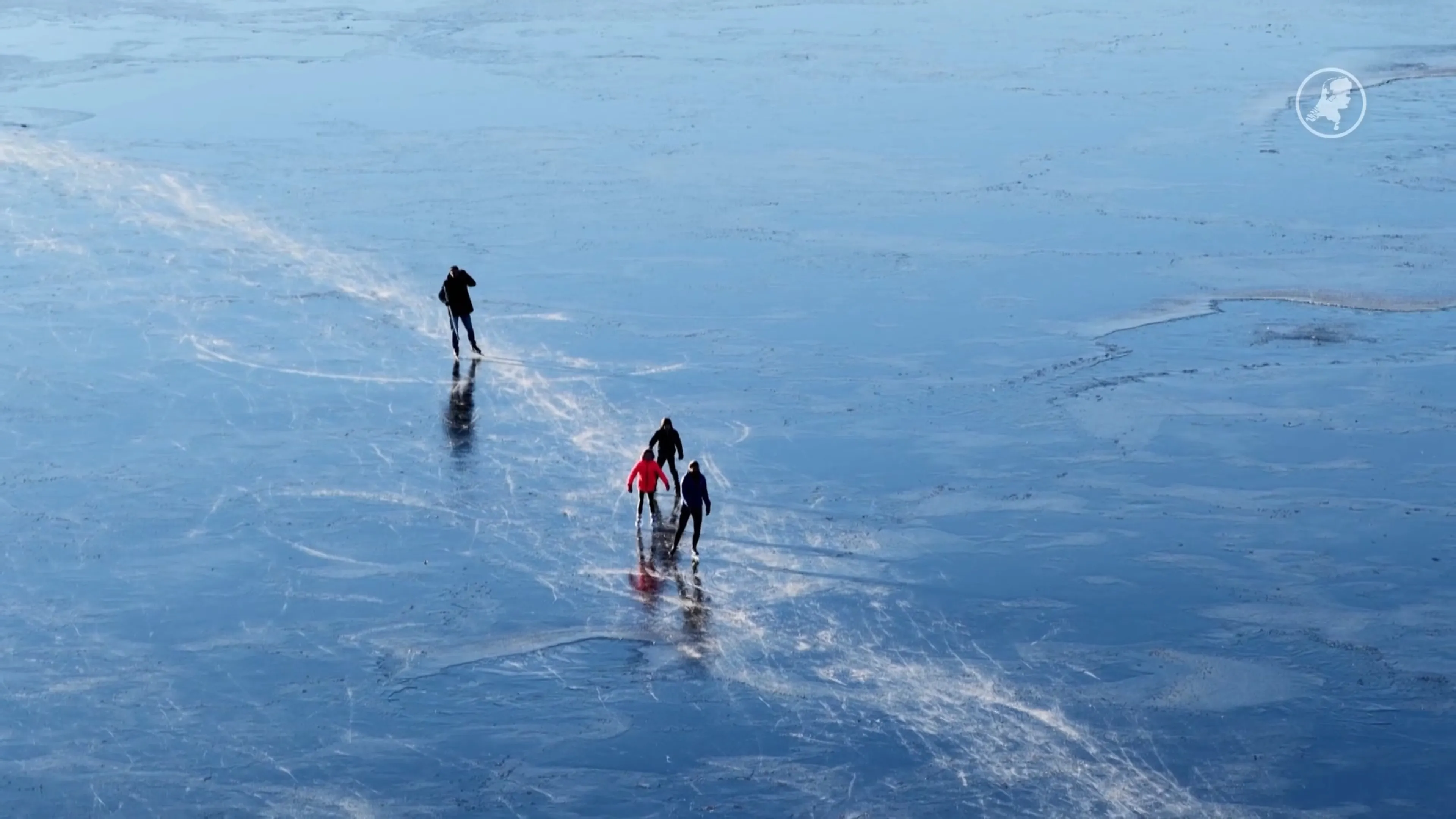 Winterweer trakteert op prachtige schaatsbeelden