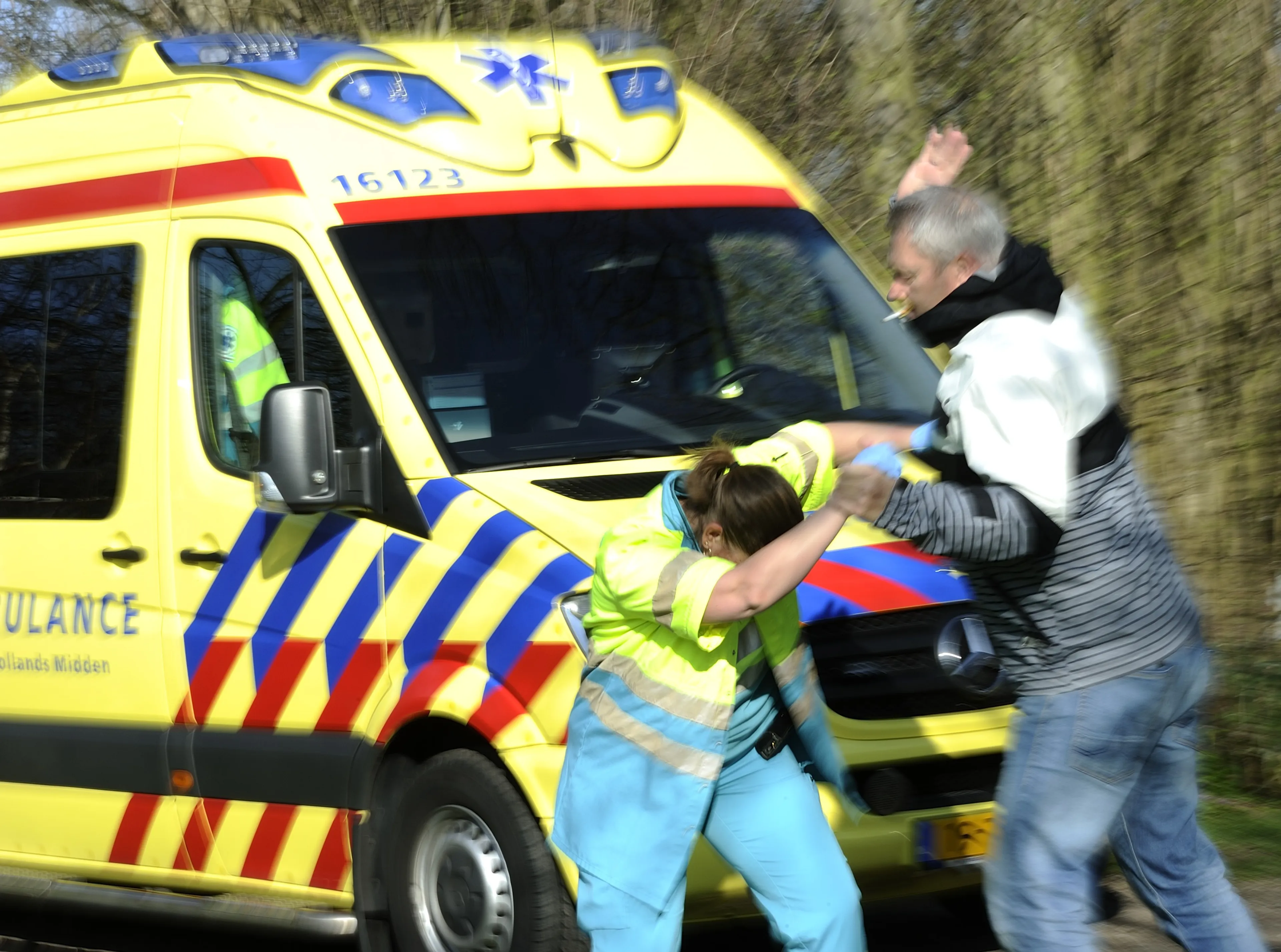 Onderzoek: driekwart hulpverleners heeft te maken met agressie en geweld