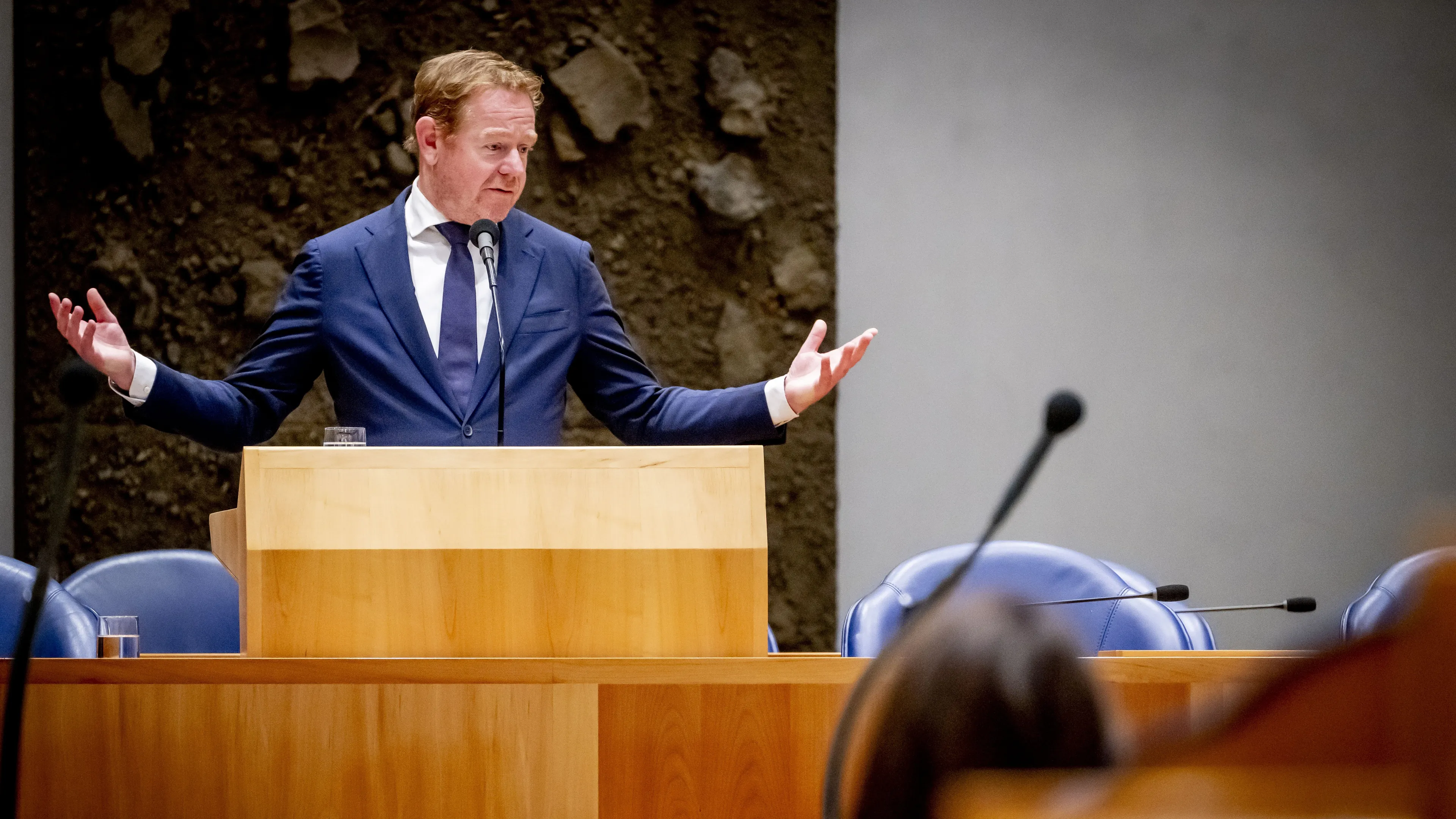 Minister Van Weel biedt excuses aan na uitspraken over ernstige misdrijven