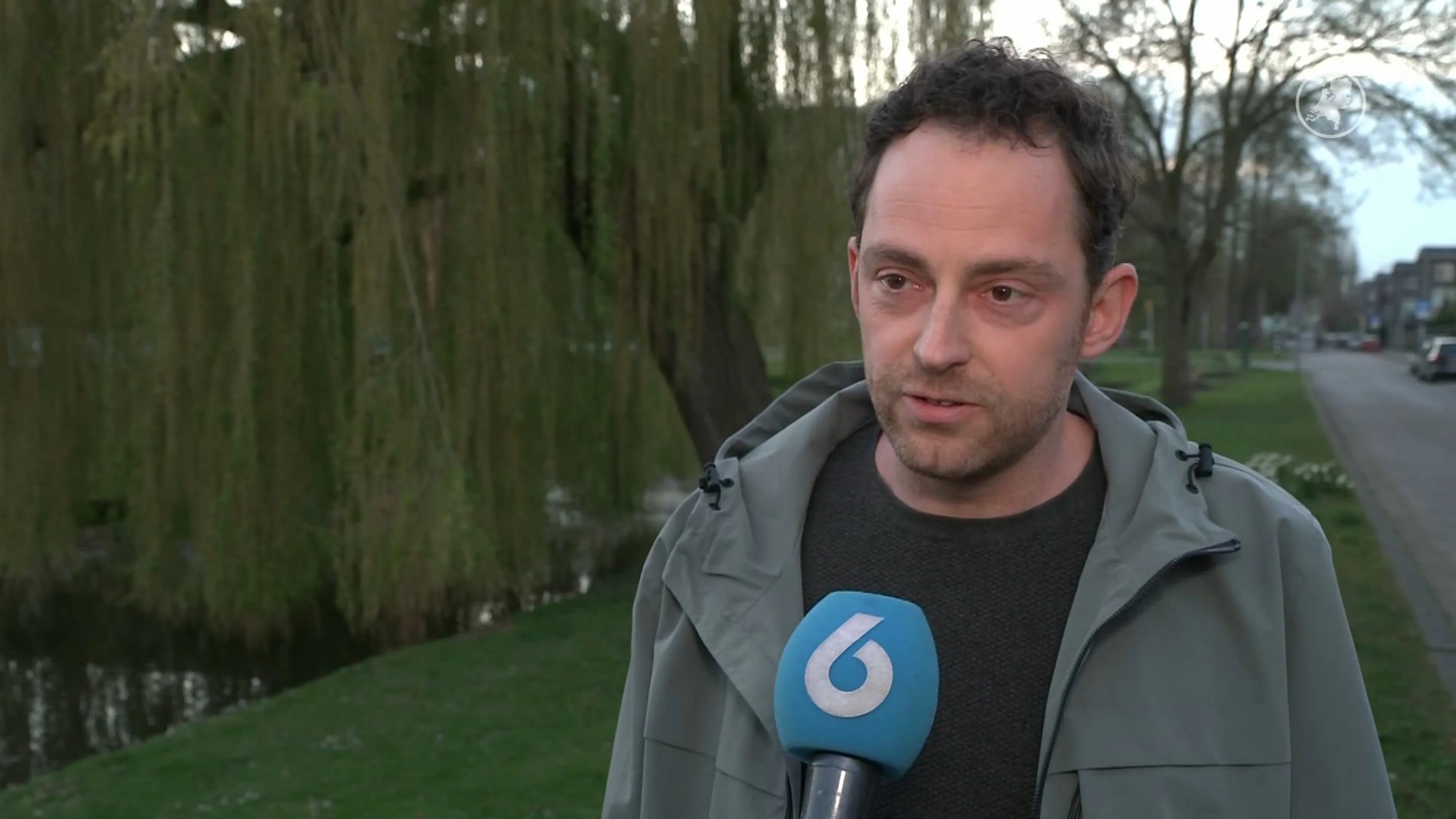 Ruud en Rik vinden steekwapen Nieuw-Vennep na politieonderzoek