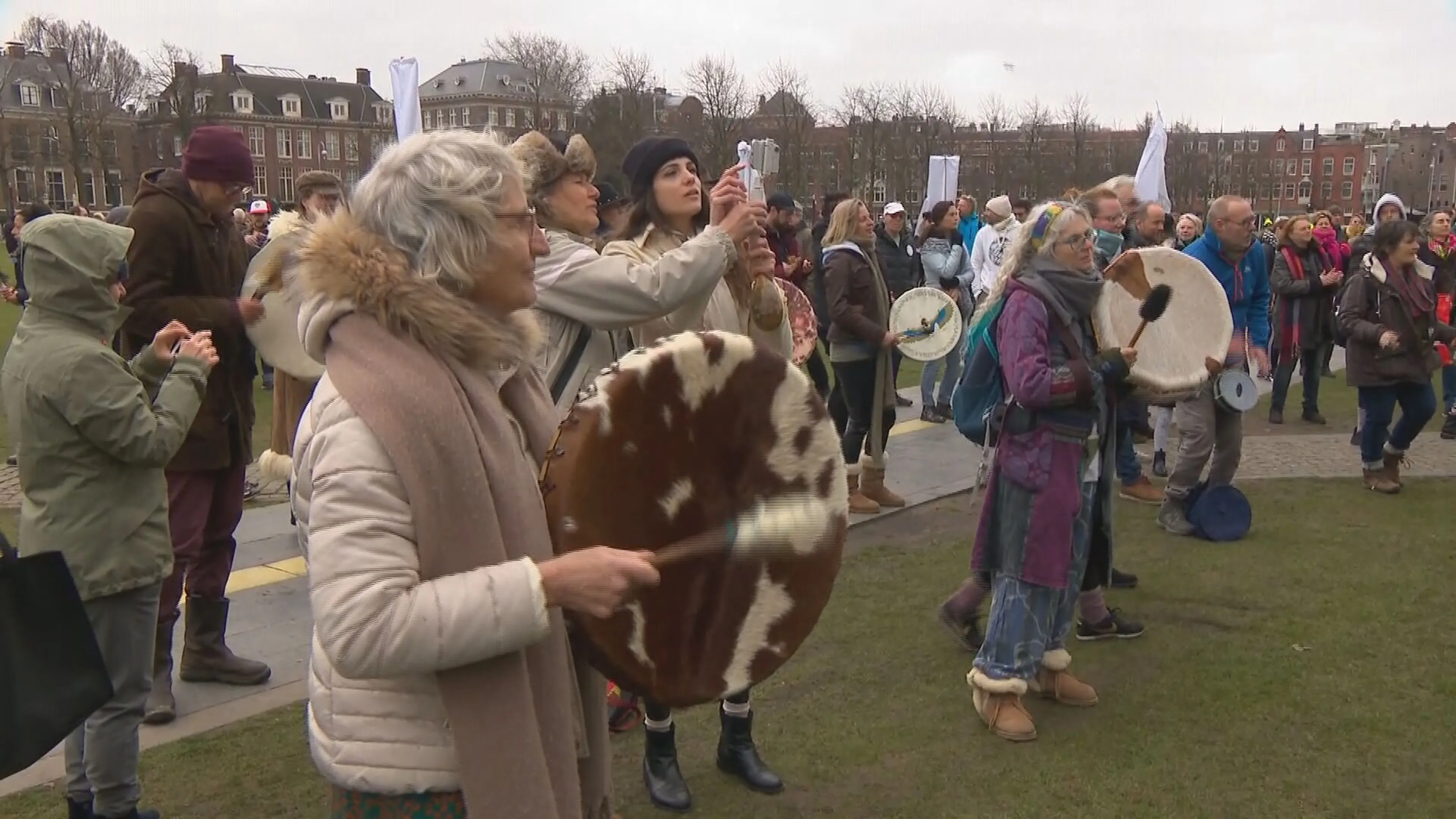 Politie houdt 334 betogers aan op Museumplein