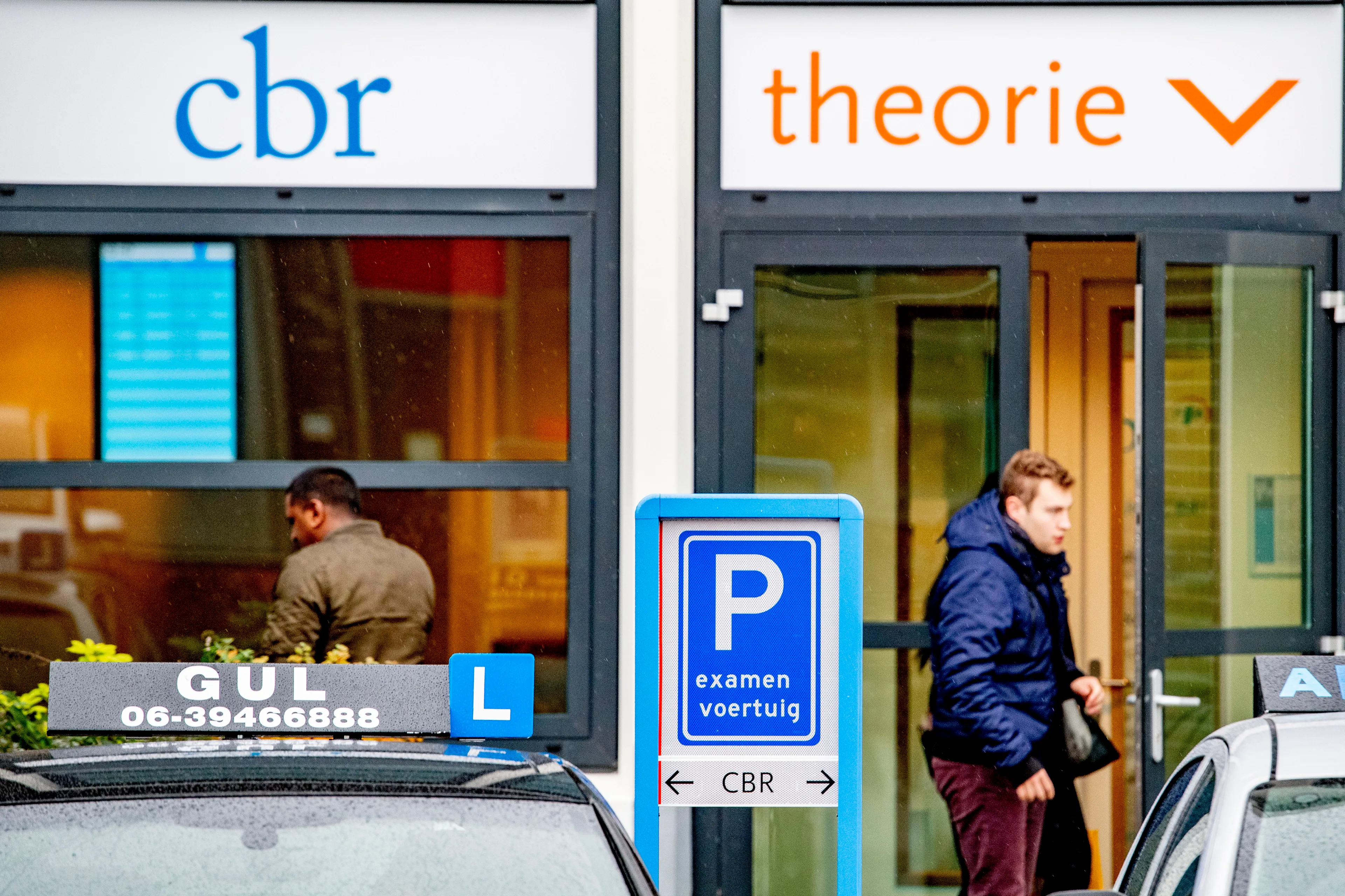CBR waarschuwt leerlingen: theorie-examen binnen een week kan niet