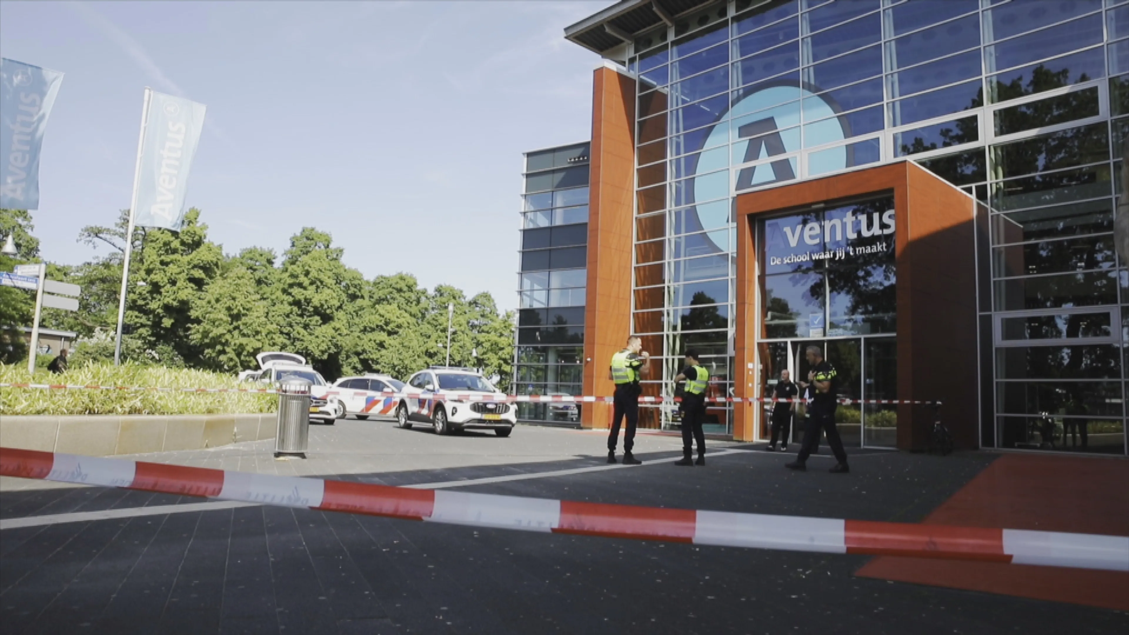 Gewonde bij steekpartij voor ingang van mbo-school in Apeldoorn