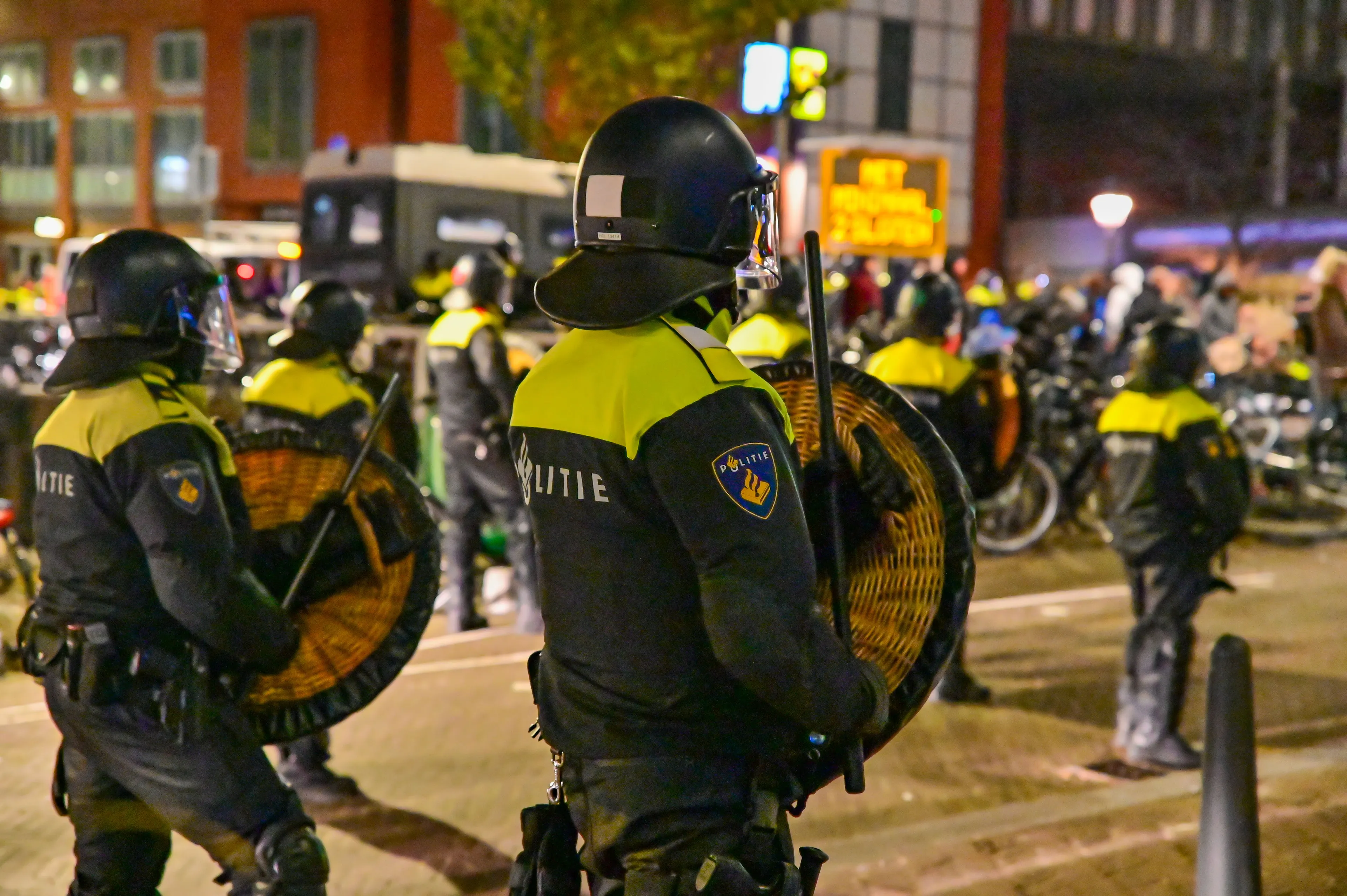 Deelnemers lawaaiprotest tijdens persconferentie veroordeeld tot gevangenisstraf