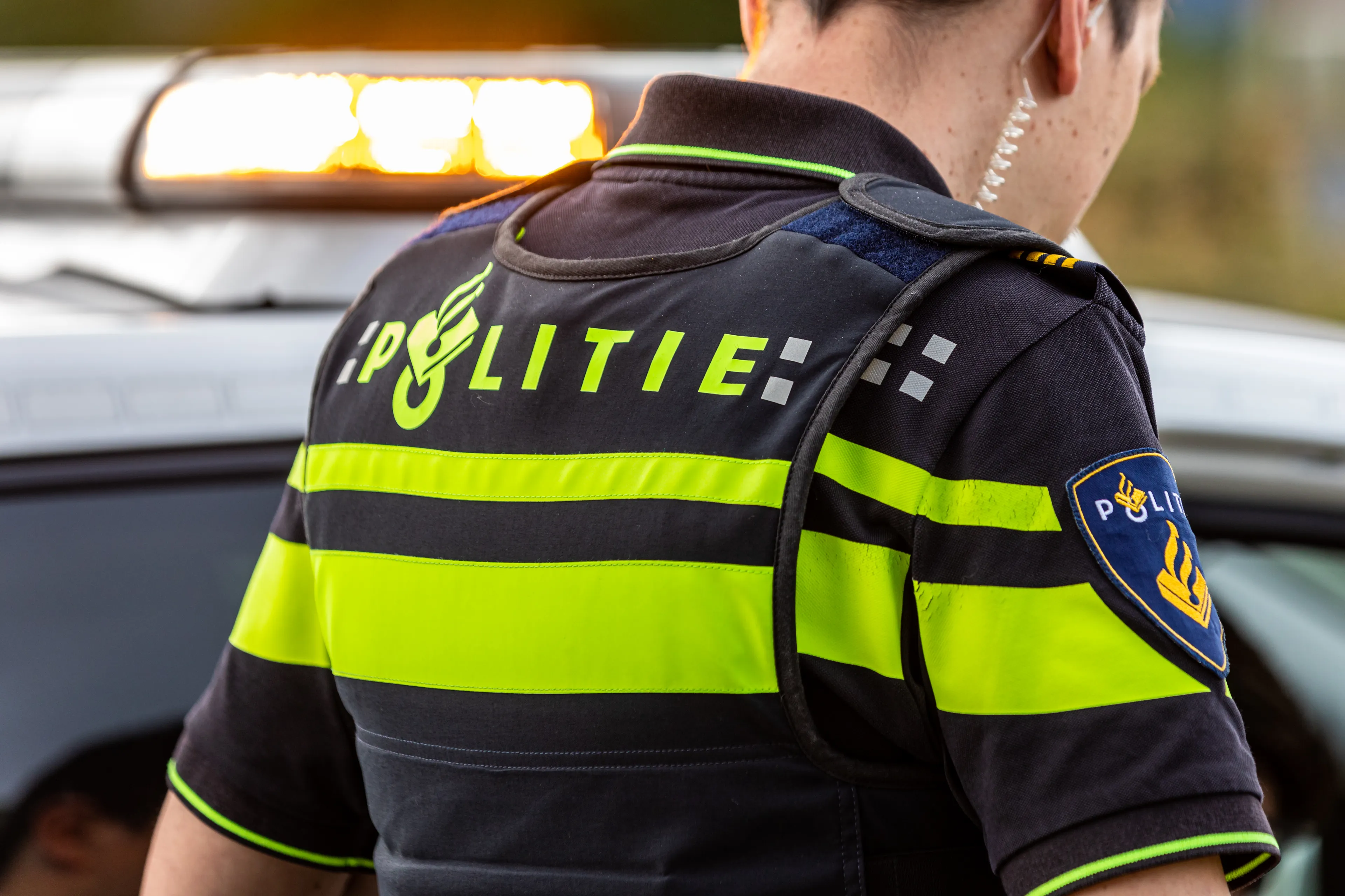 Passagier weigert taxirit te betalen, sloopt voertuig en mishandelt agent
