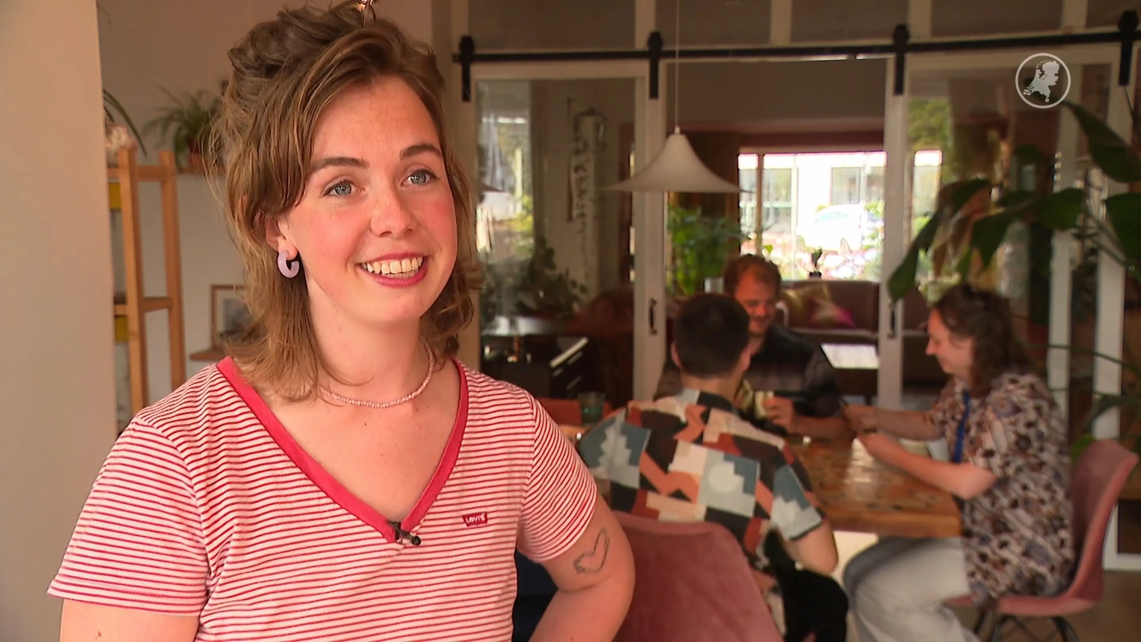 Geen geld voor een starterswoning? Renske kocht met vijf vrienden een huis