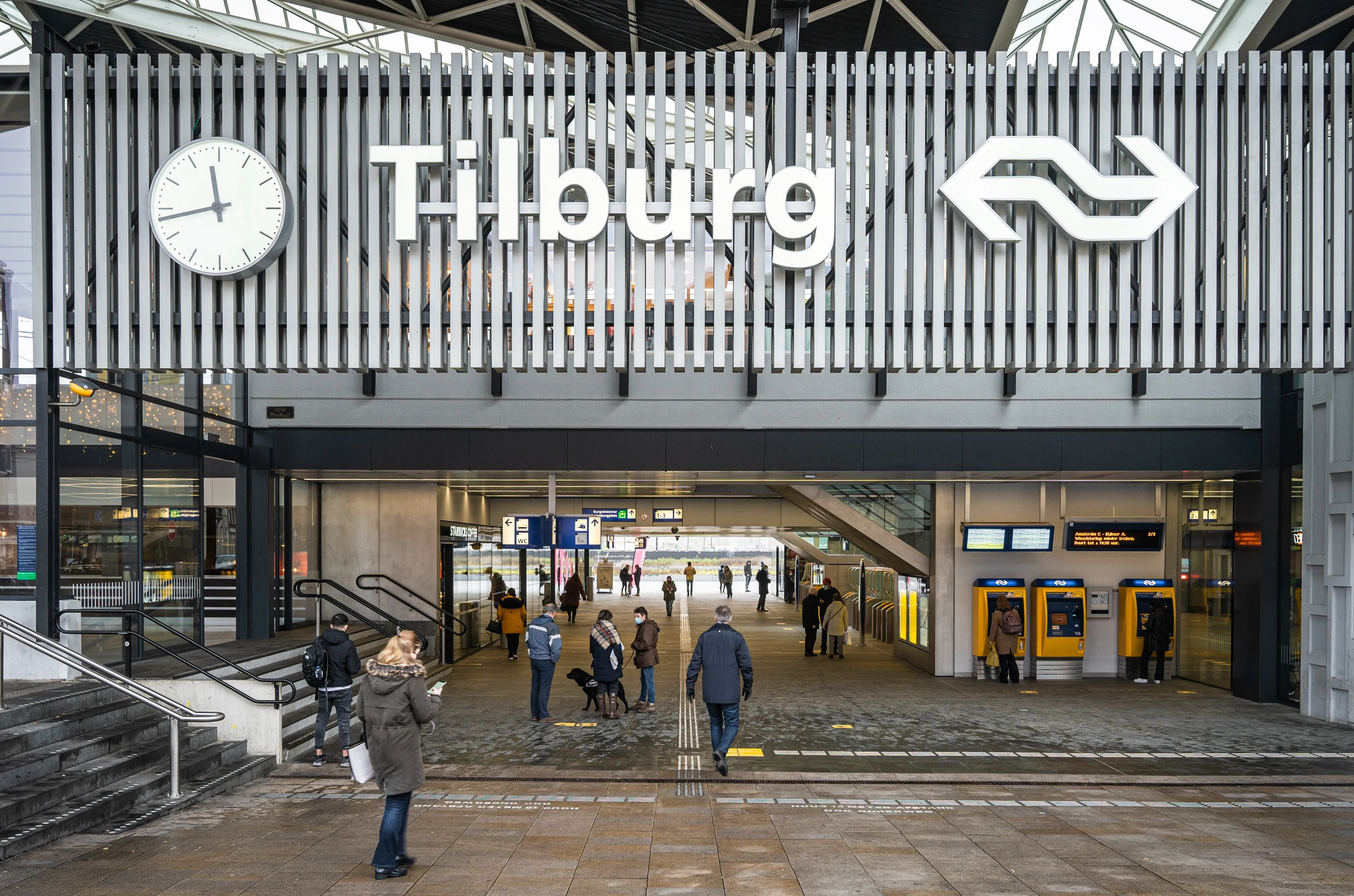 NS-medewerker in zijn gezicht geslagen op station Tilburg