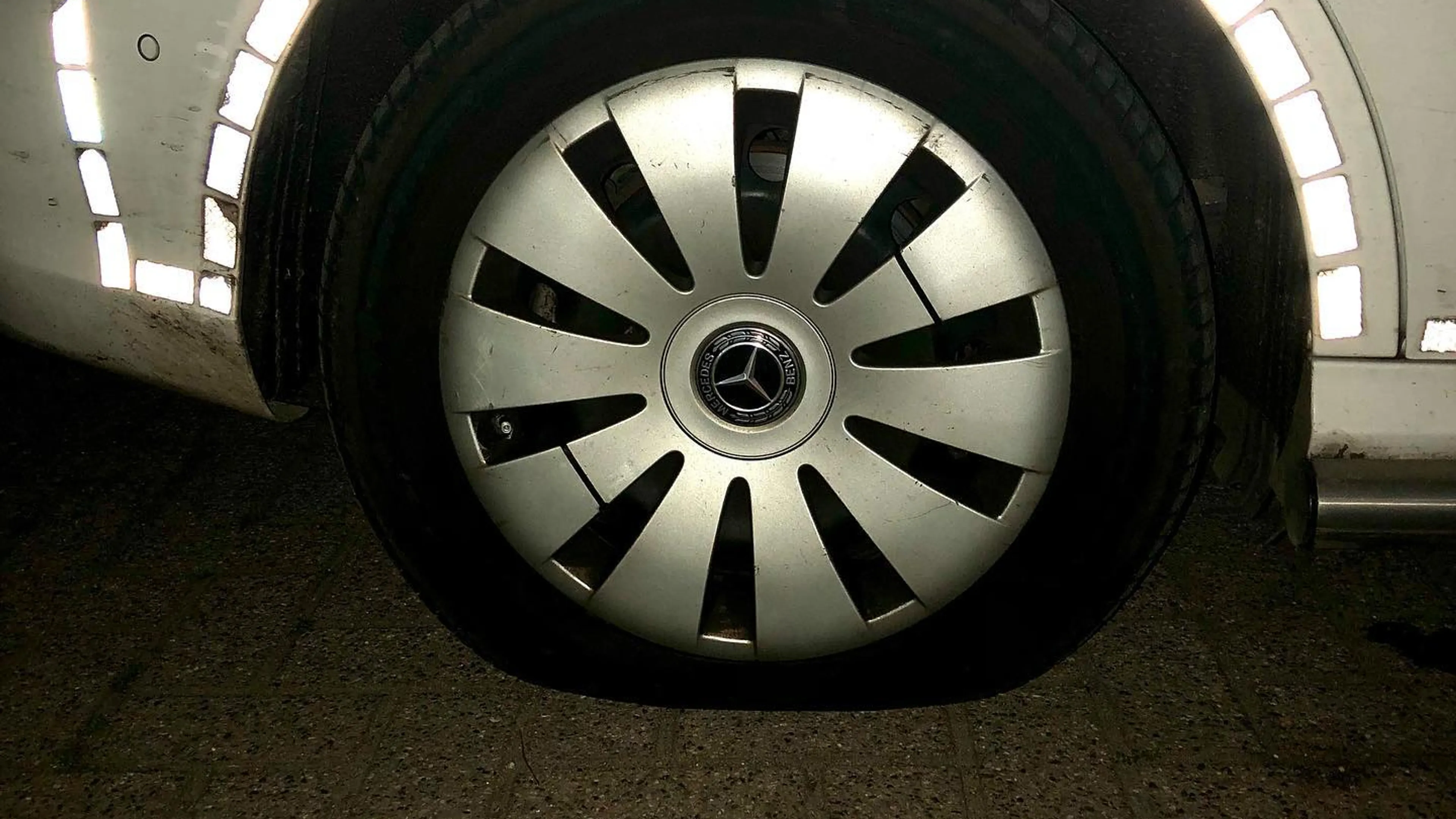 Feestganger trakteert politie op platte band: 'Hopelijk zijn we niet nodig geweest'