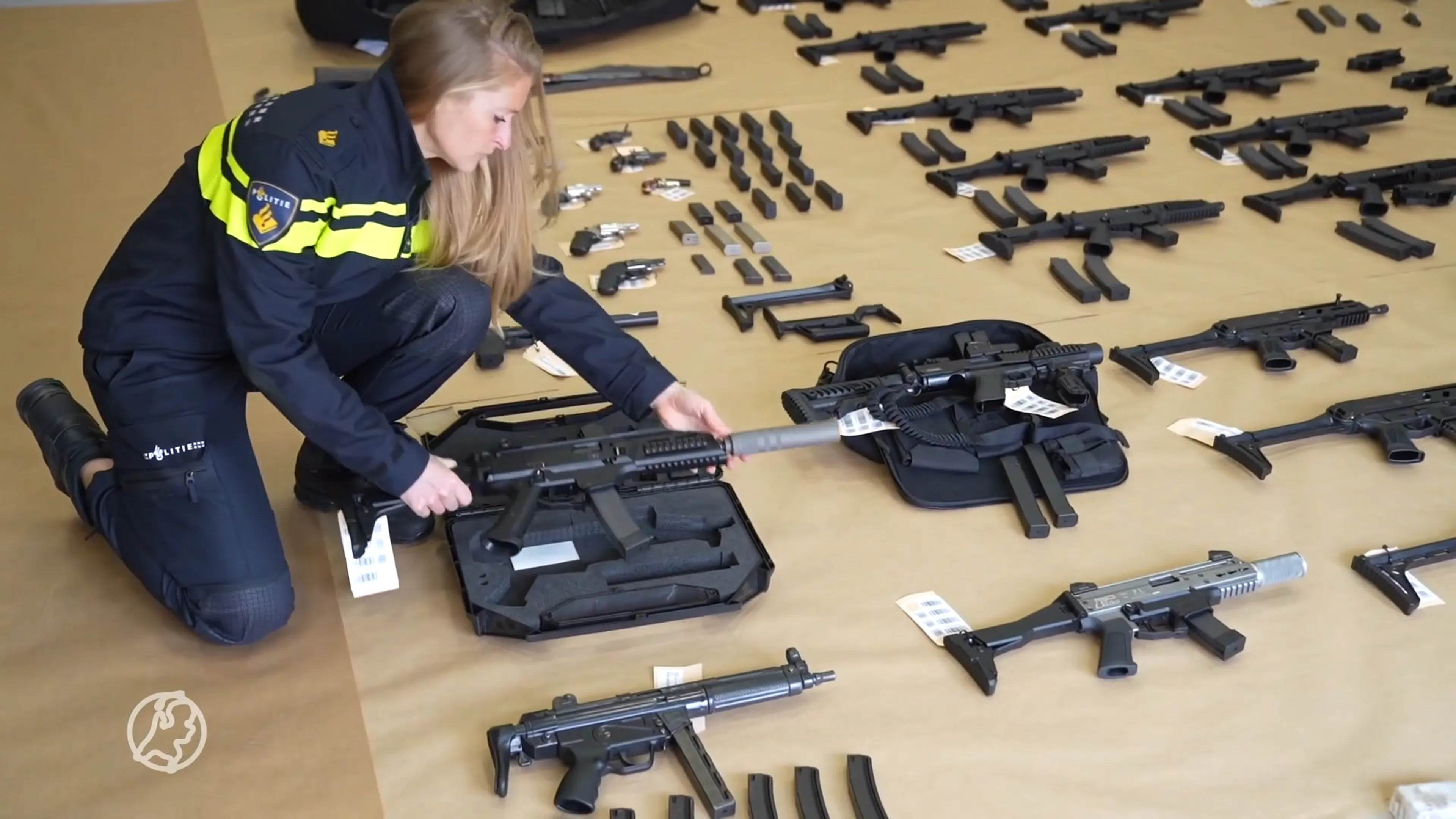 Politie stuit op gigantisch arsenaal aan zware wapens: 'Schokkend om te zien'