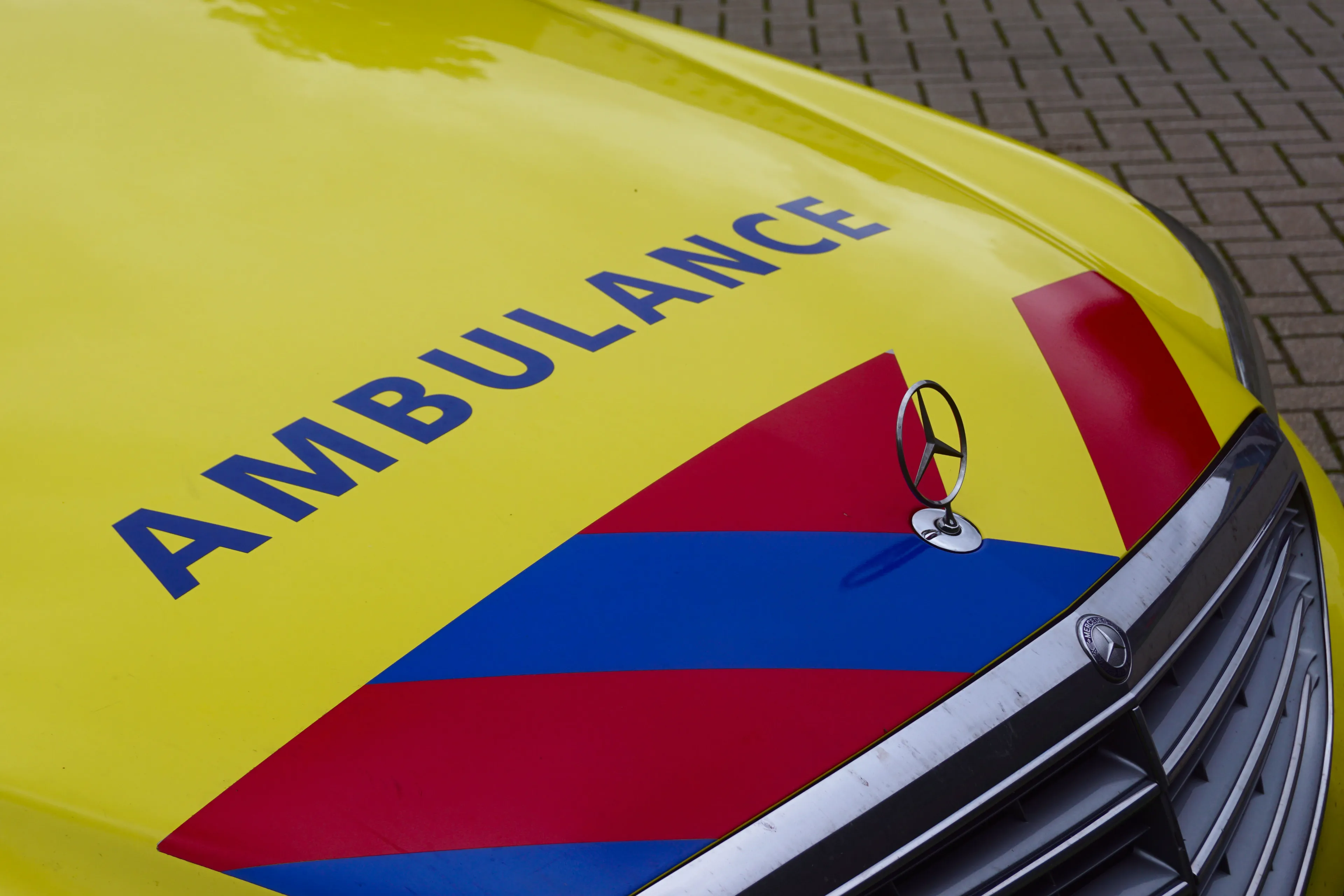 Vrouw op fiets overlijdt na aanrijding met vrachtwagen in Amsterdam