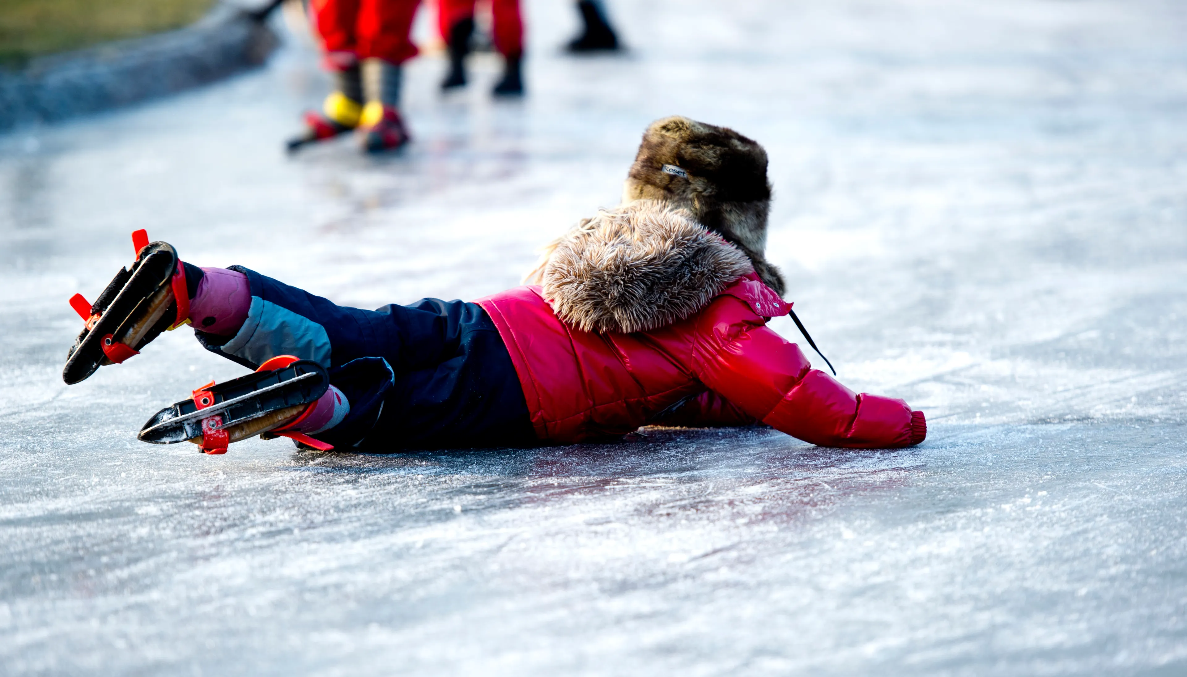 Winterweer en schaatspret leiden tot ruim 6000 operaties voor botbreuken