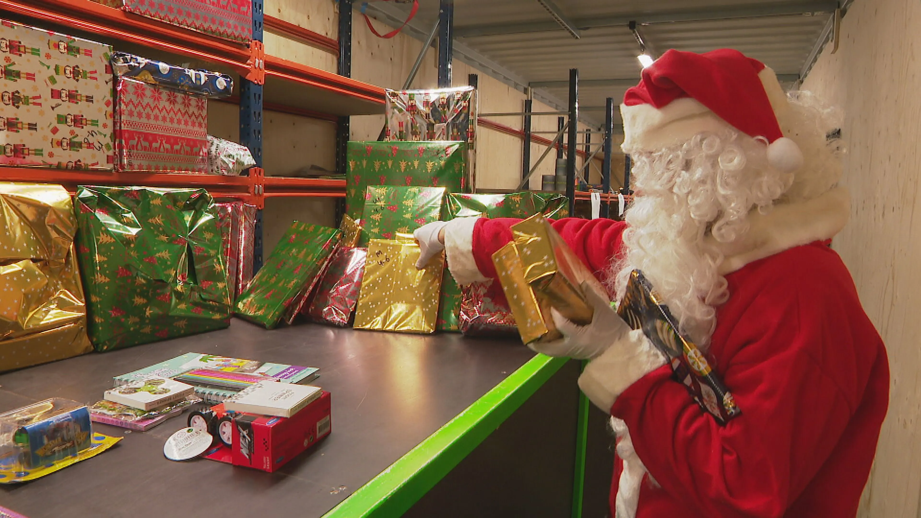 FC Emmen maakt duizend kinderen blij met cadeautje voor kerst