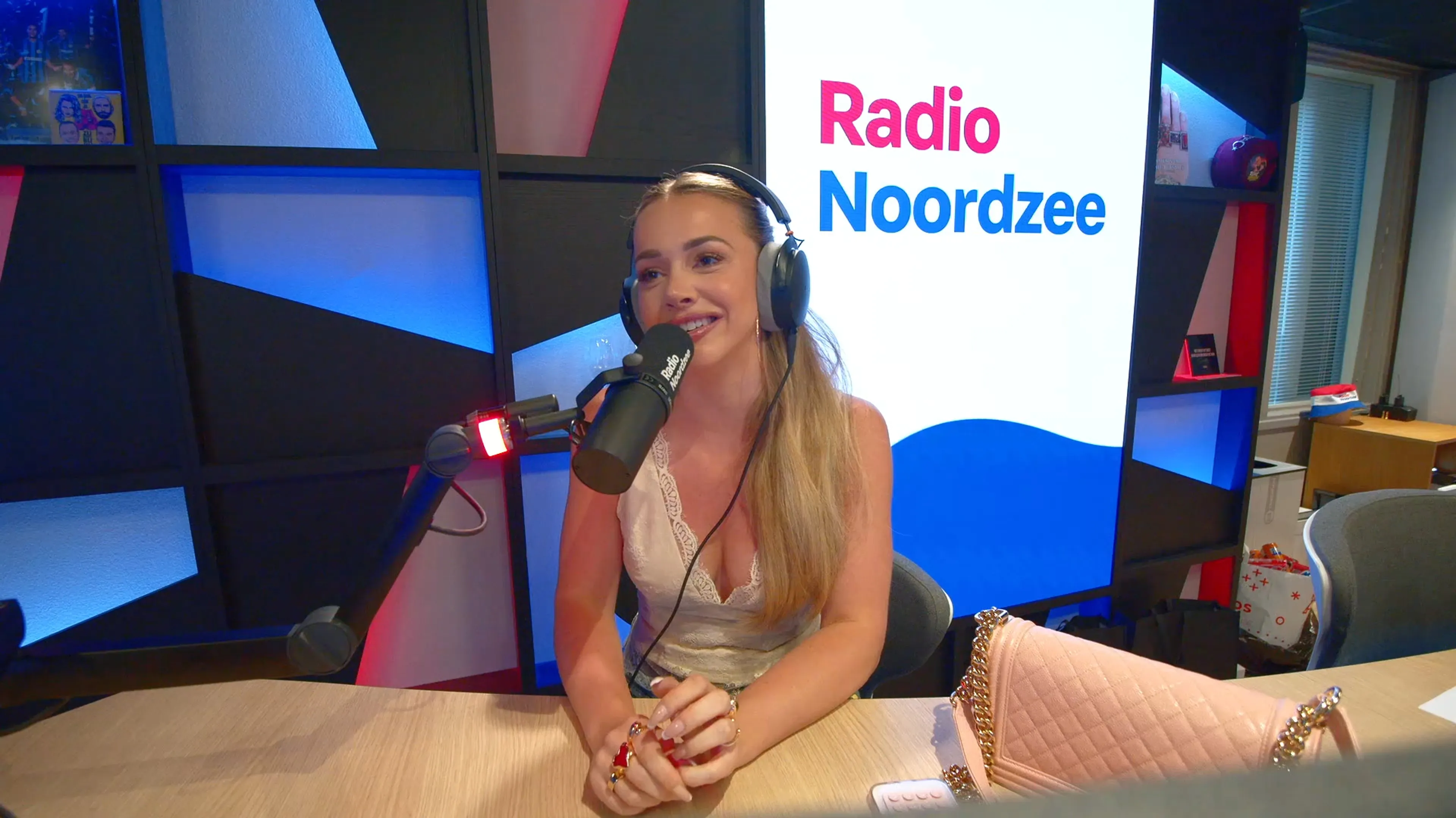 Emma Heesters over haar nieuwe single Hartenbreker: "Zomers, lekker dansbaar"