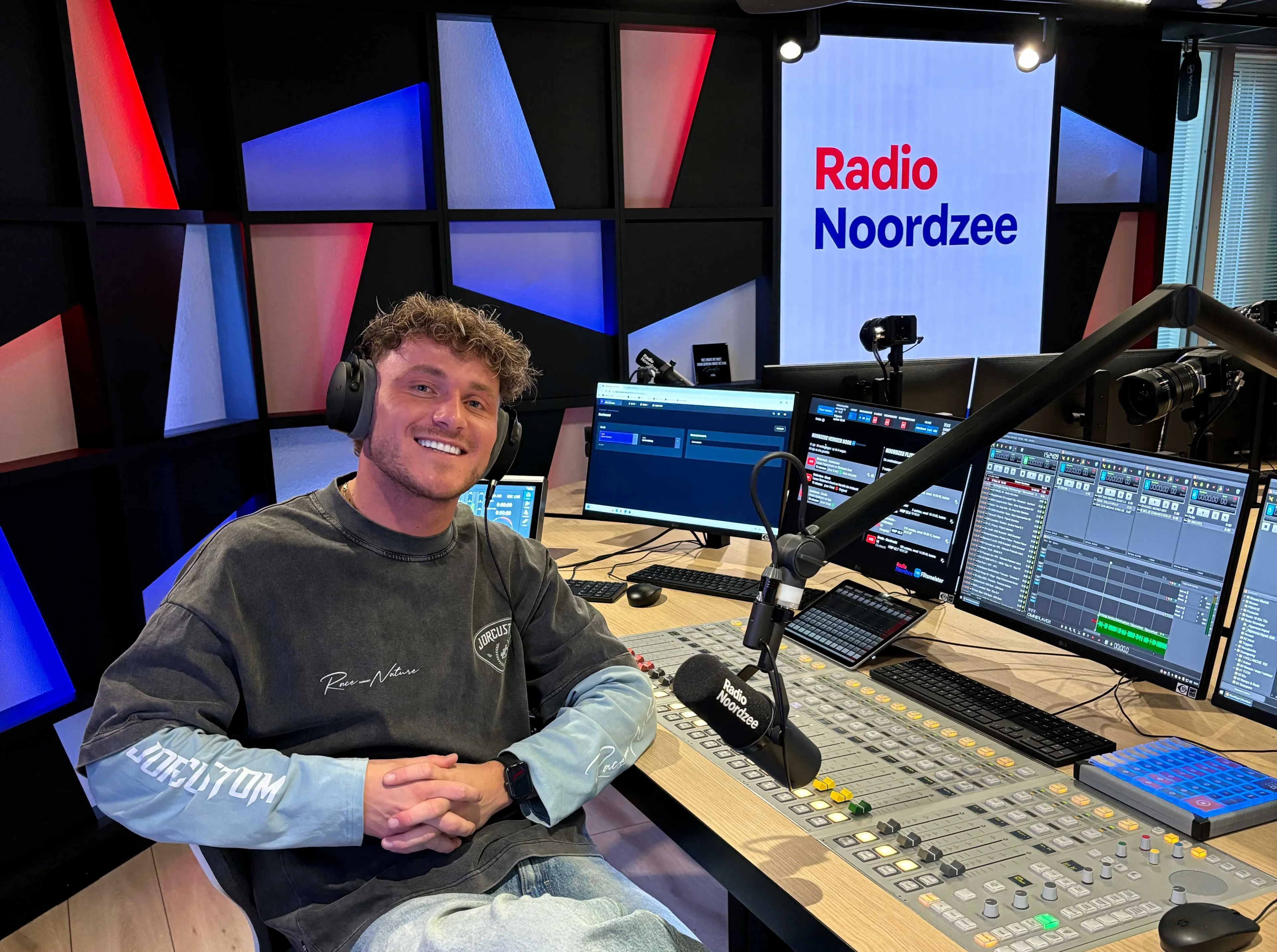 Jari Hellegers presenteerde 'De Radio Noordzee Lunch met...'