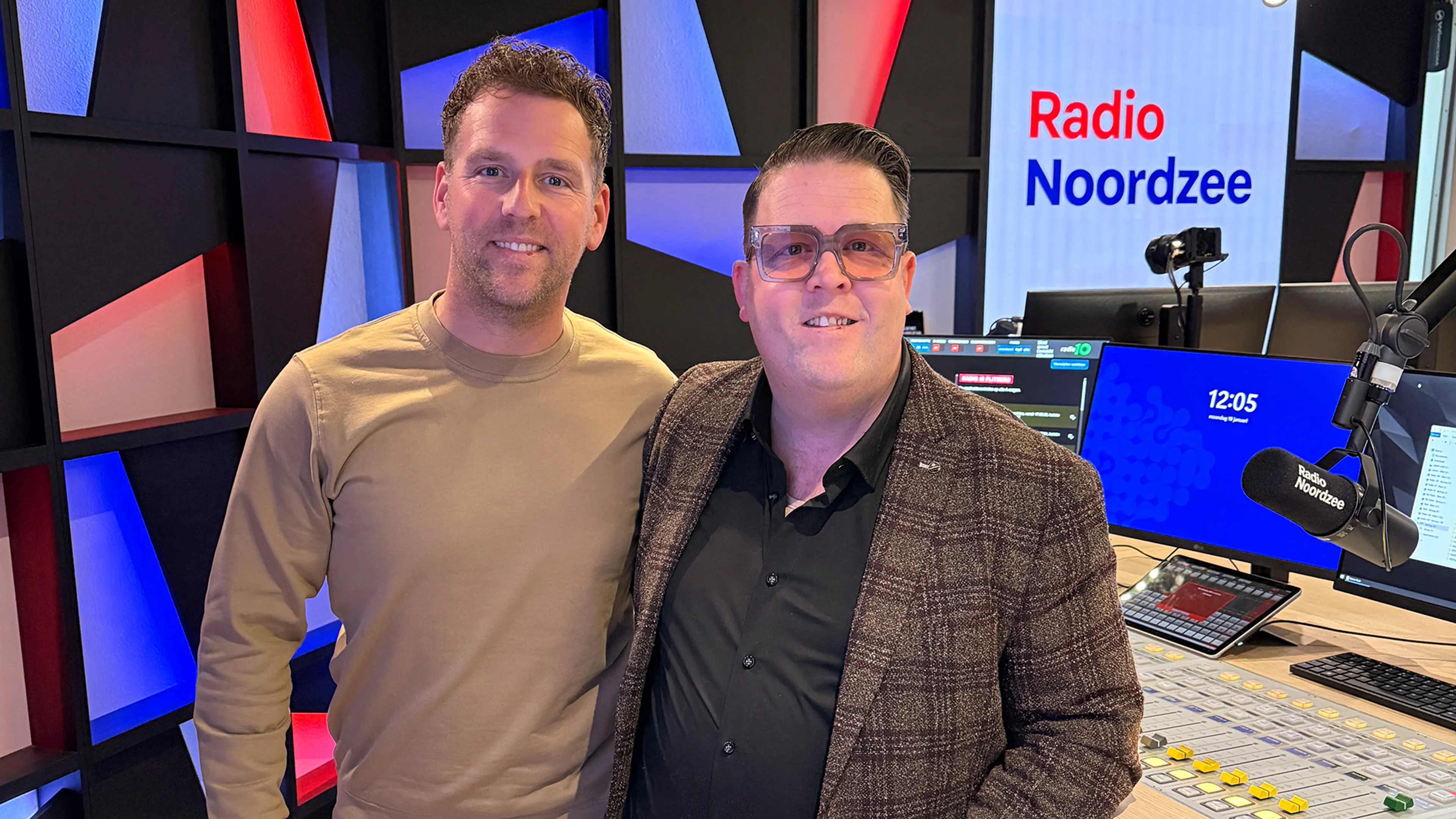 Wesley Klein en Rutger van Barneveld presenteerden 'De Radio Noordzee Lunch met...'