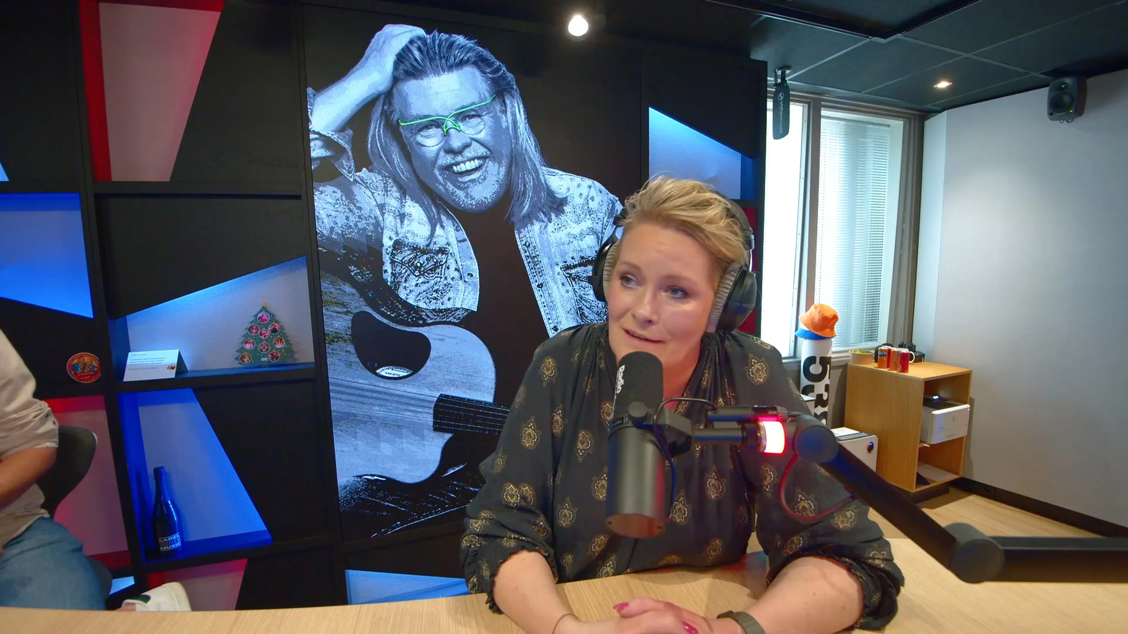 Erikah Karst over haar zangcarrière en haar nummer voor broer René
