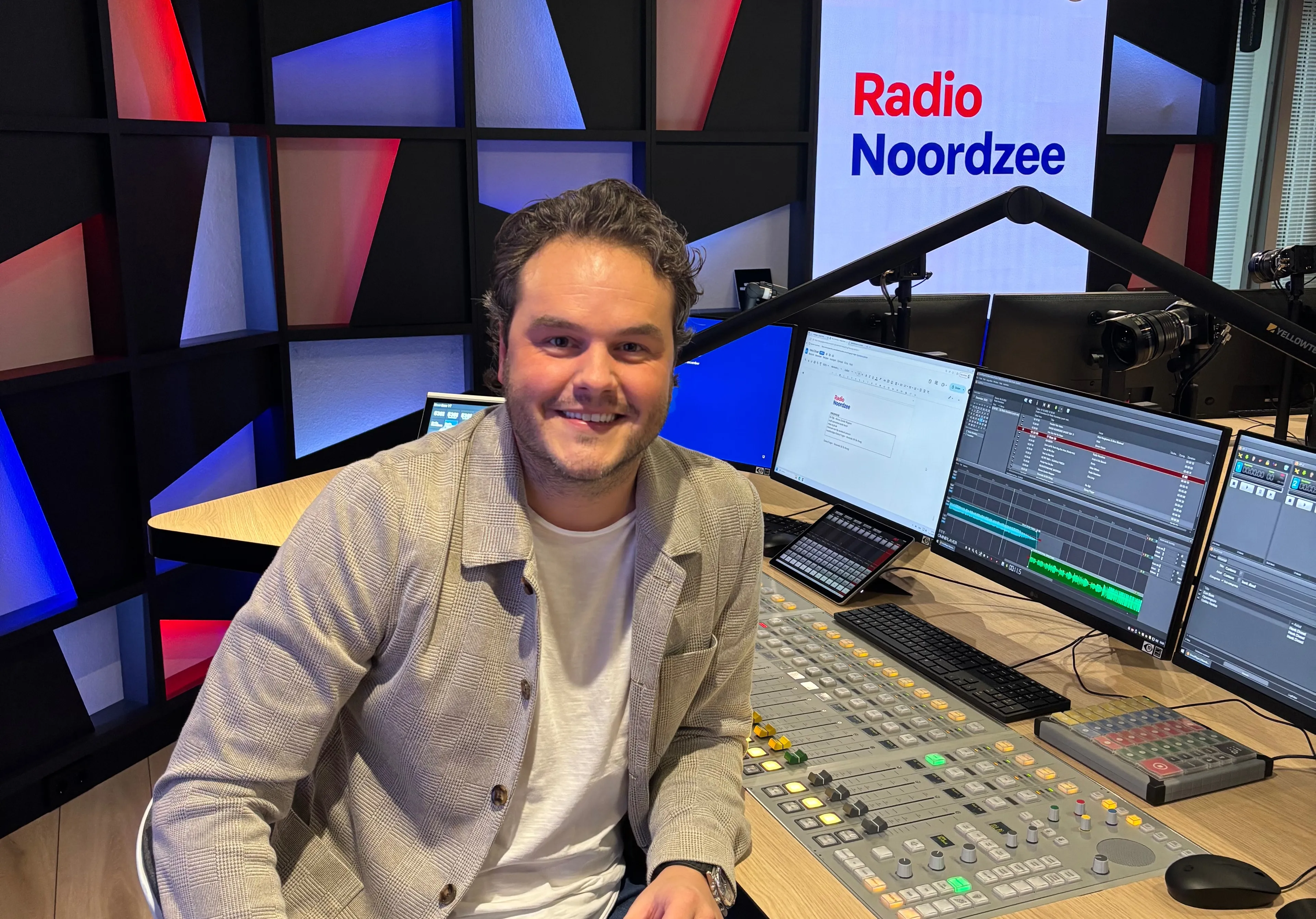 Henk Dissel presenteerde 'De Radio Noordzee Lunch met...'