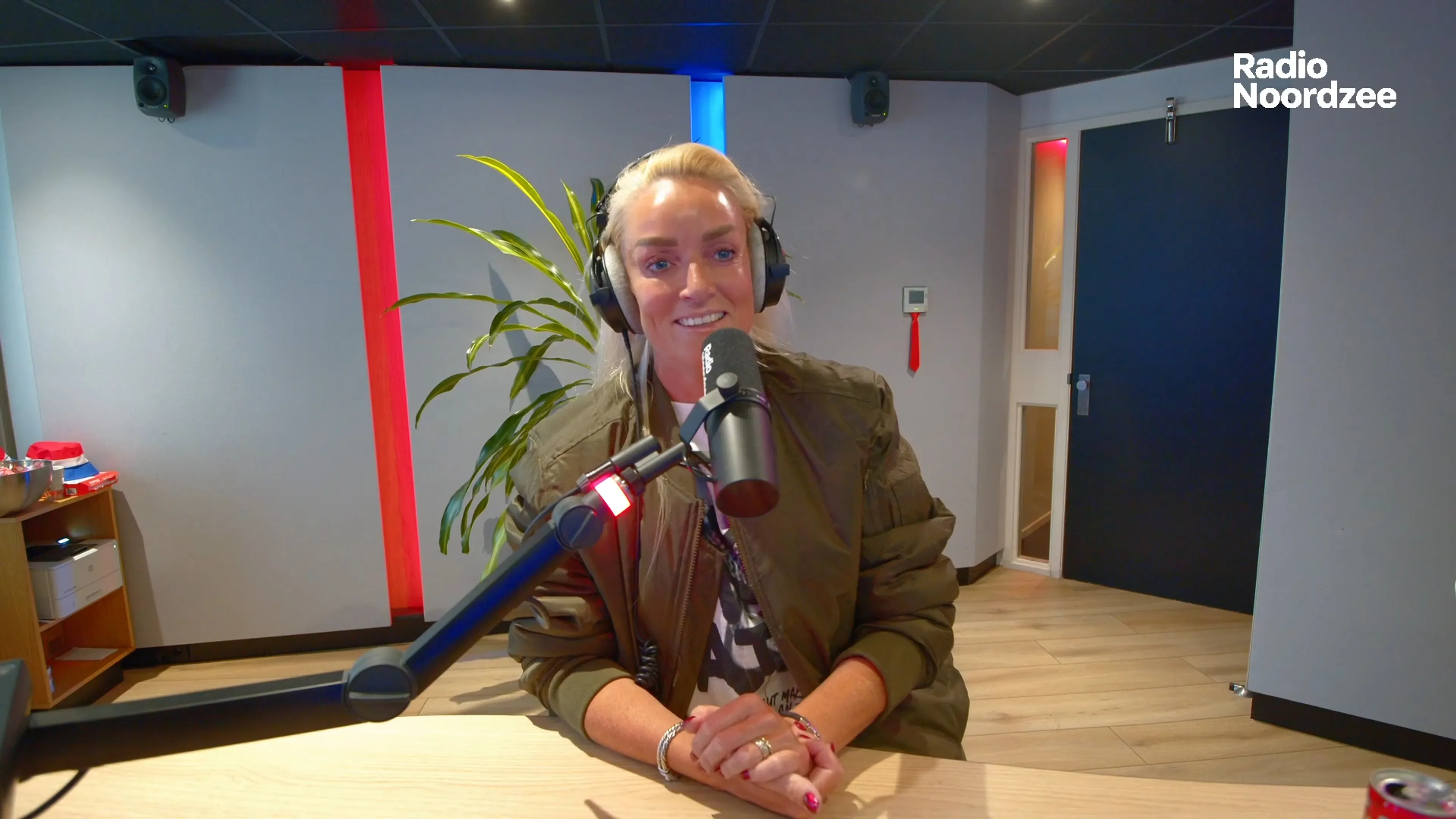 Samantha Steenwijk deelt boodschap achter nieuwe single 'Je Weet Niet Wat Je Mist'