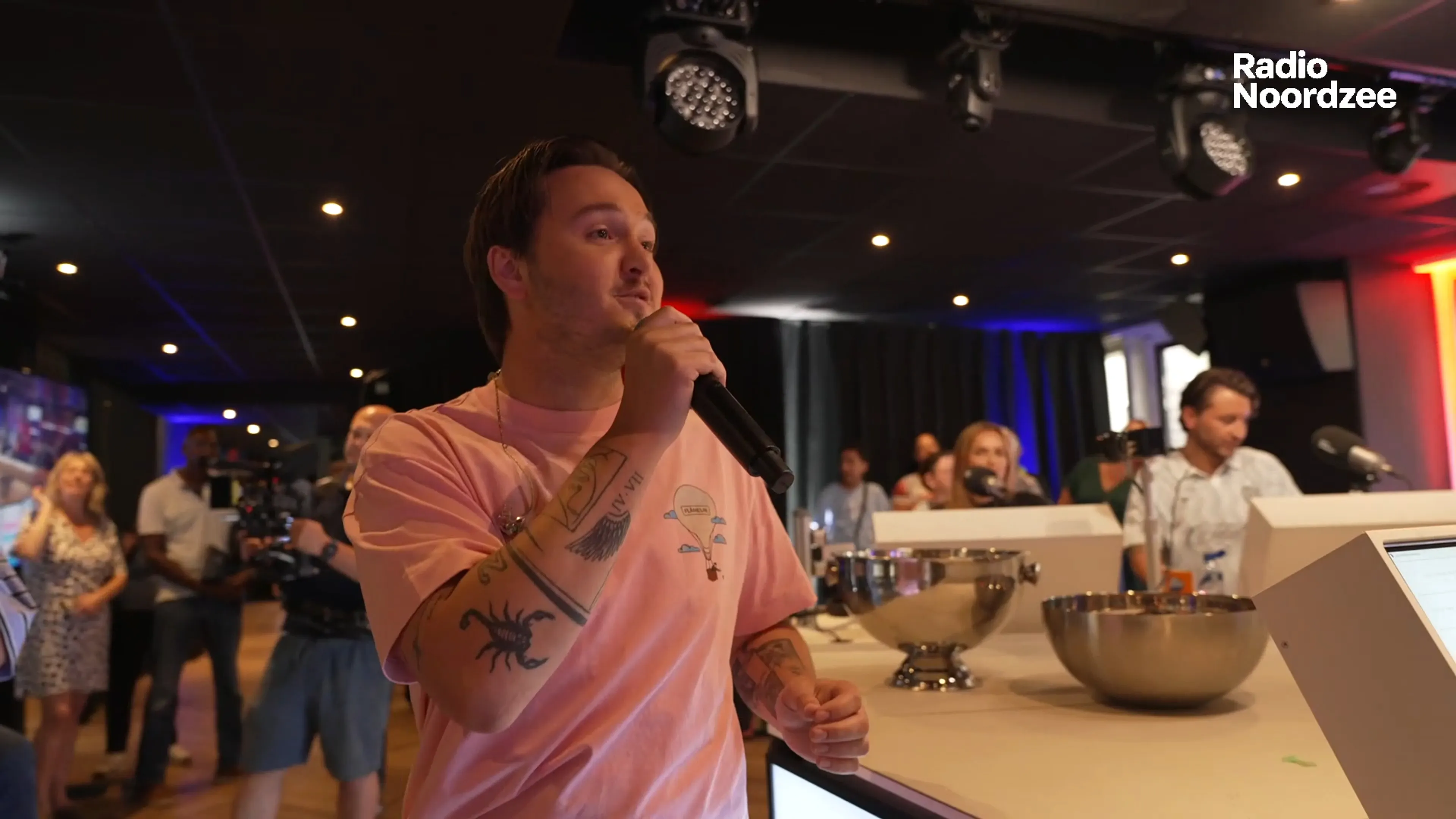 Maxim Froger zingt 'Echte Liefde' live bij Radio Noordzee