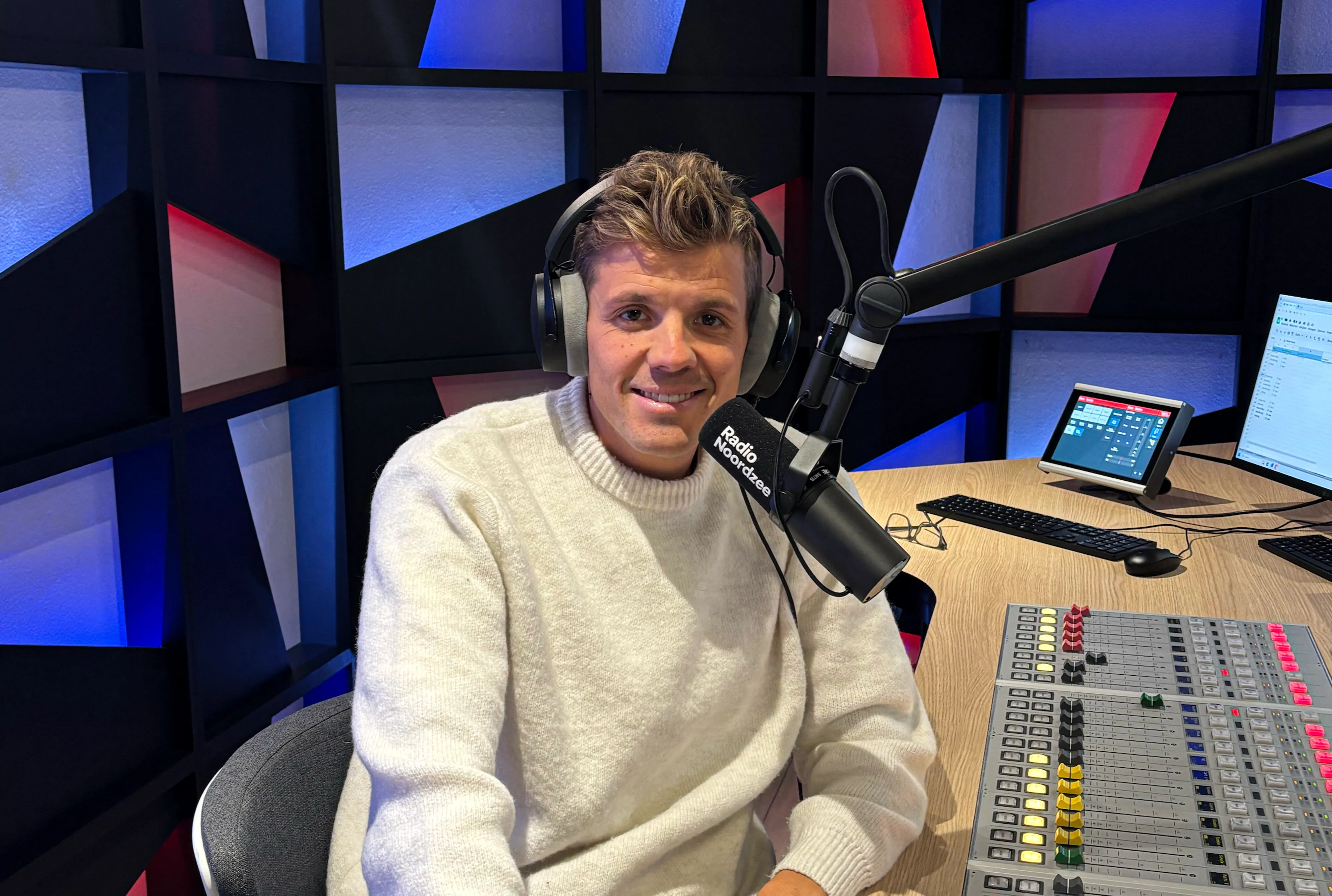 Jaap Reesema presenteerde 'De Radio Noordzee Lunch met...'
