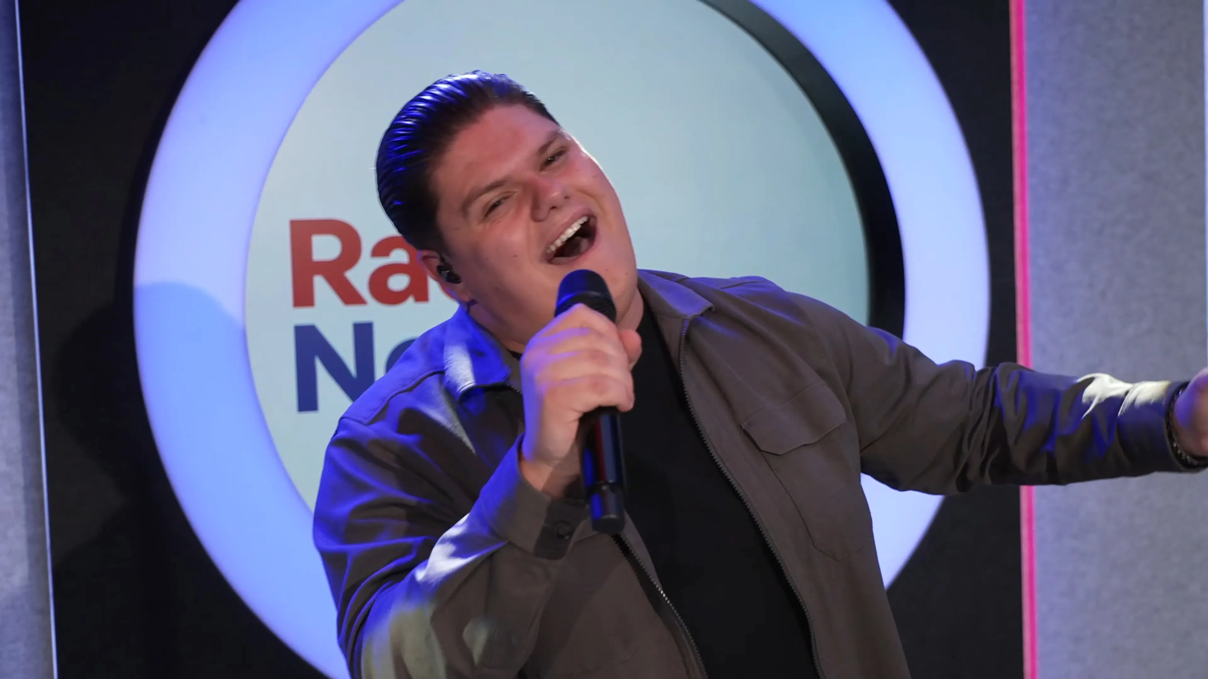 Justen de Wildt zingt dé zomerhit van 2026: Cheerio!