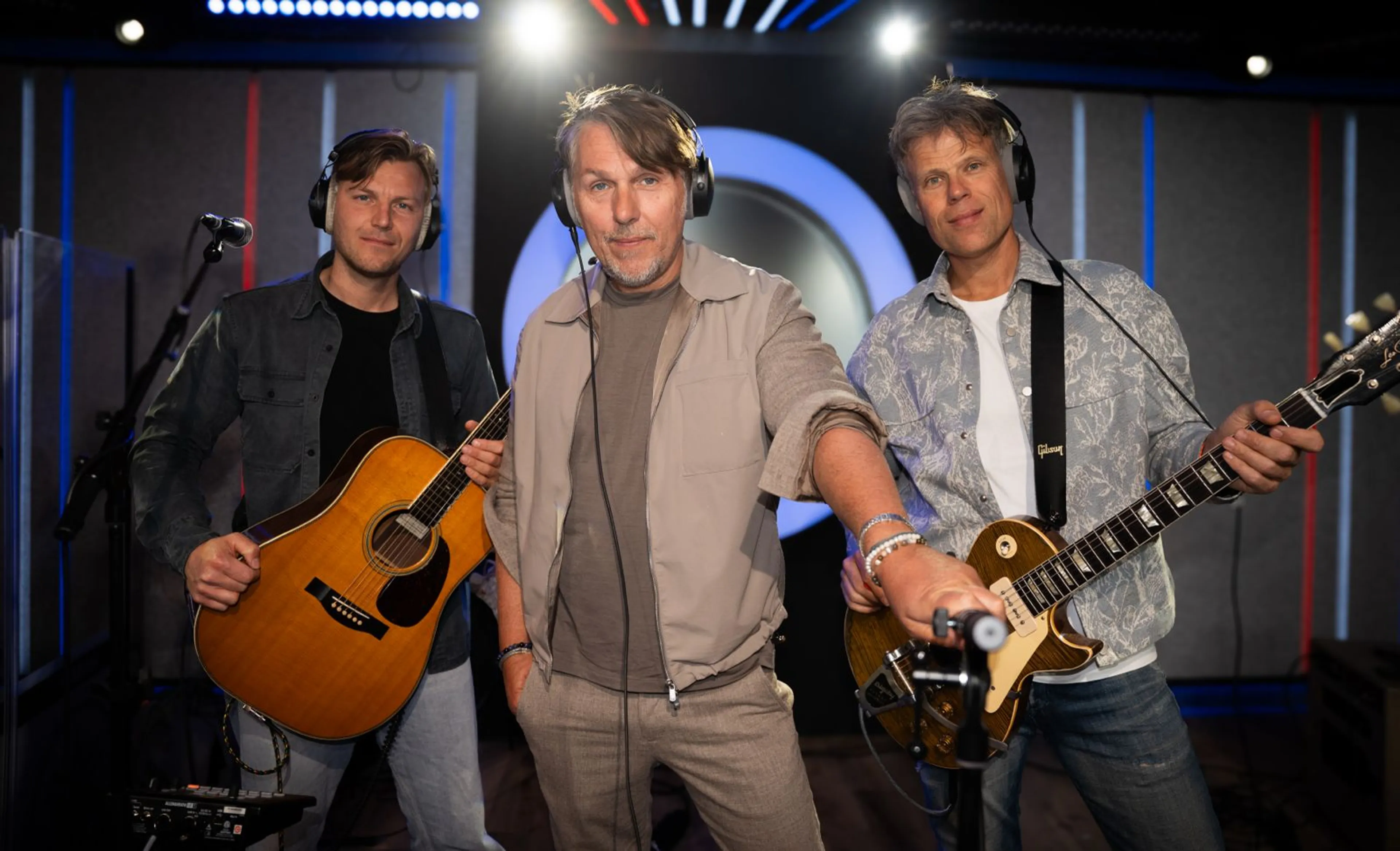 De 3JS zingen 'Los Vast' live in de studio van Radio Noordzee