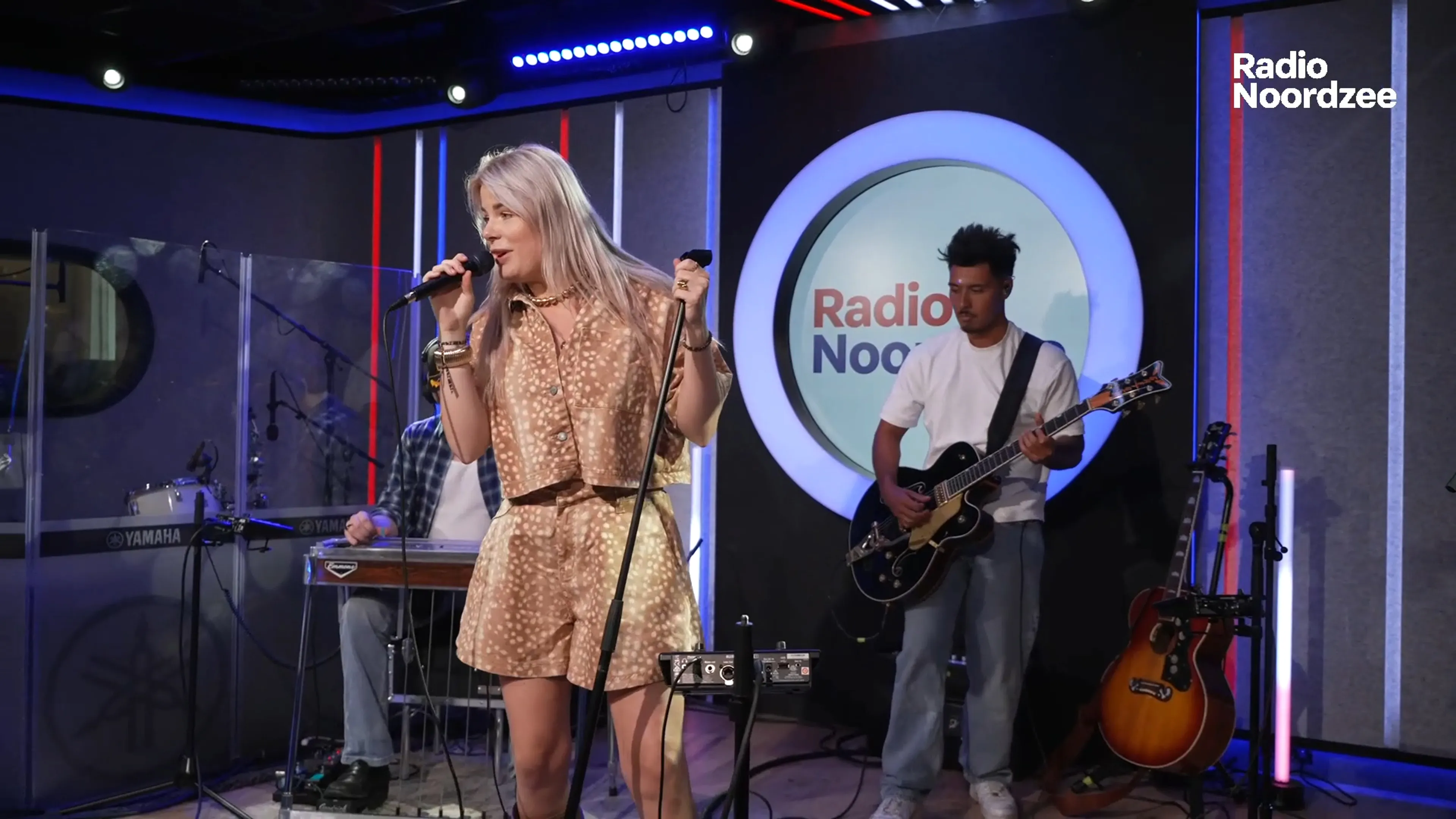Jorieke Sterken zingt haar gloednieuwe single 'Cowboy Uit De Flat'