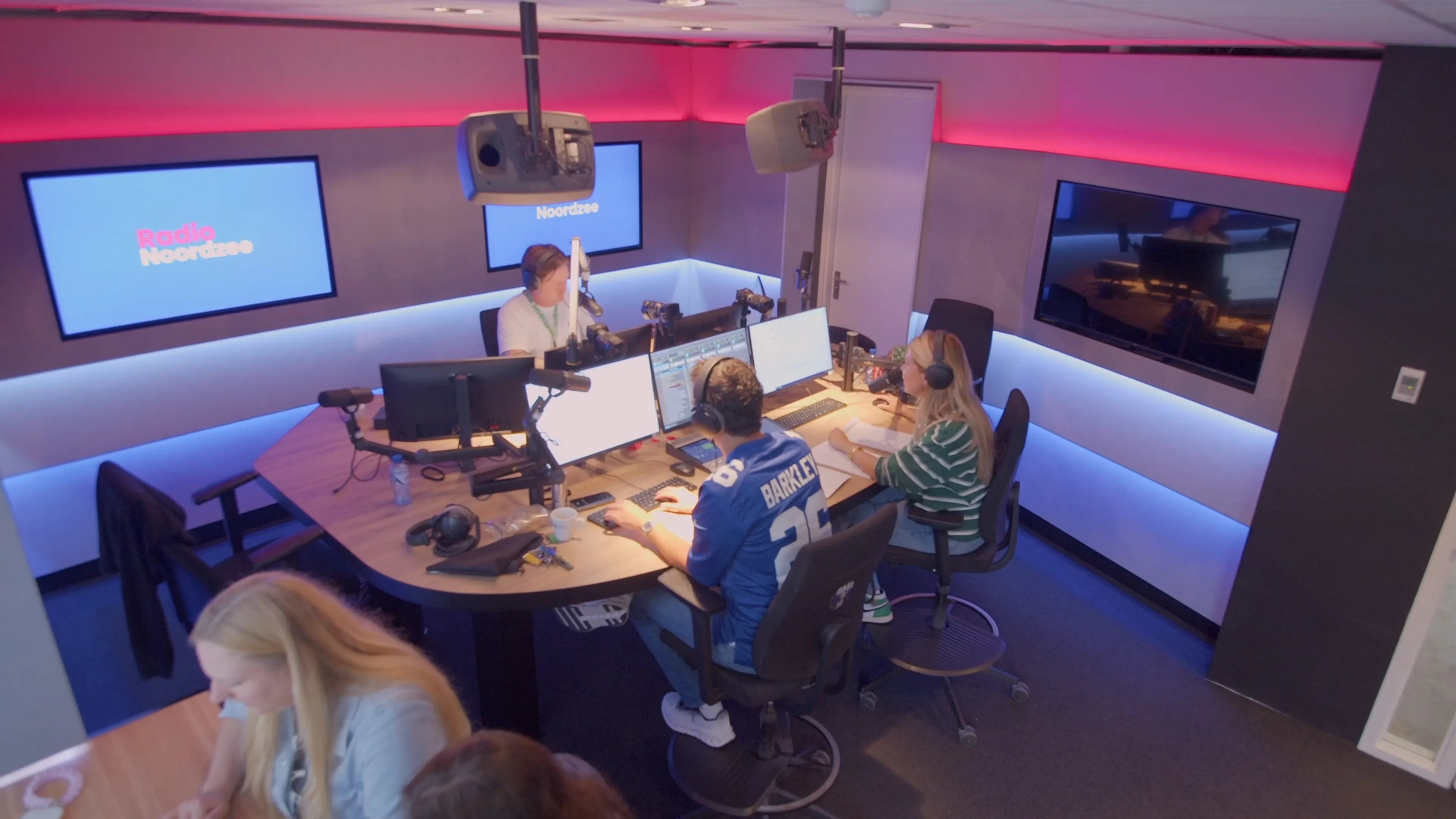 Johnny’s zoon (8) daagt Noa Vahle uit: wie kent de meeste spelers?