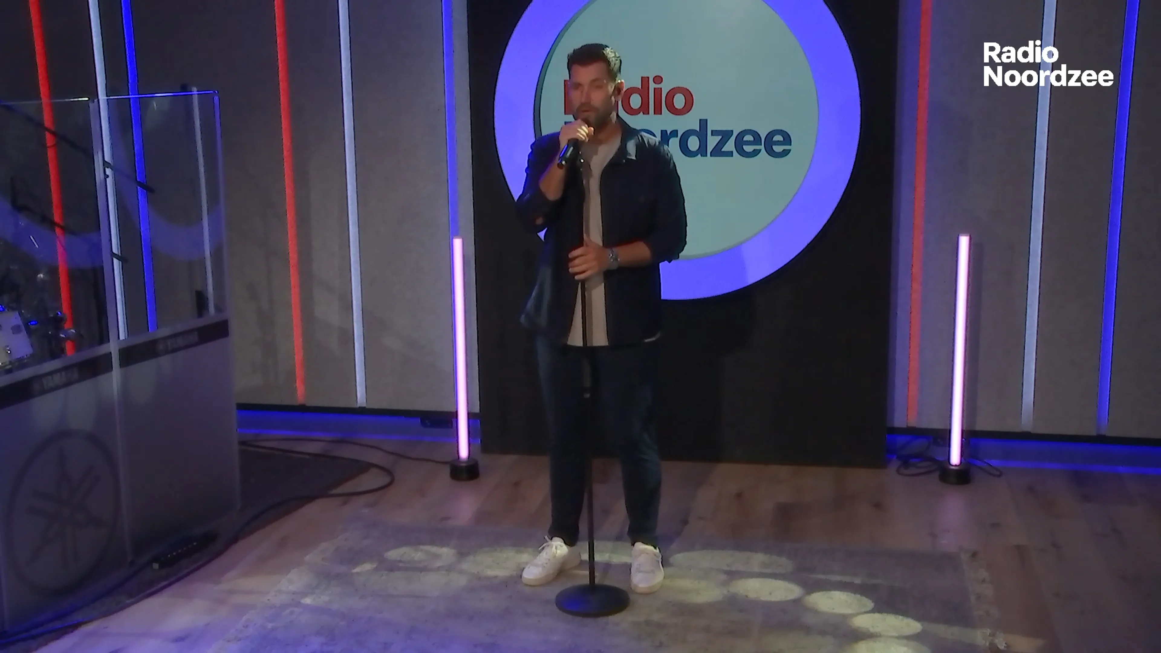 Jeffrey Heesen zingt zijn nieuwe single 'Loco' live bij Cruijff & De Mol