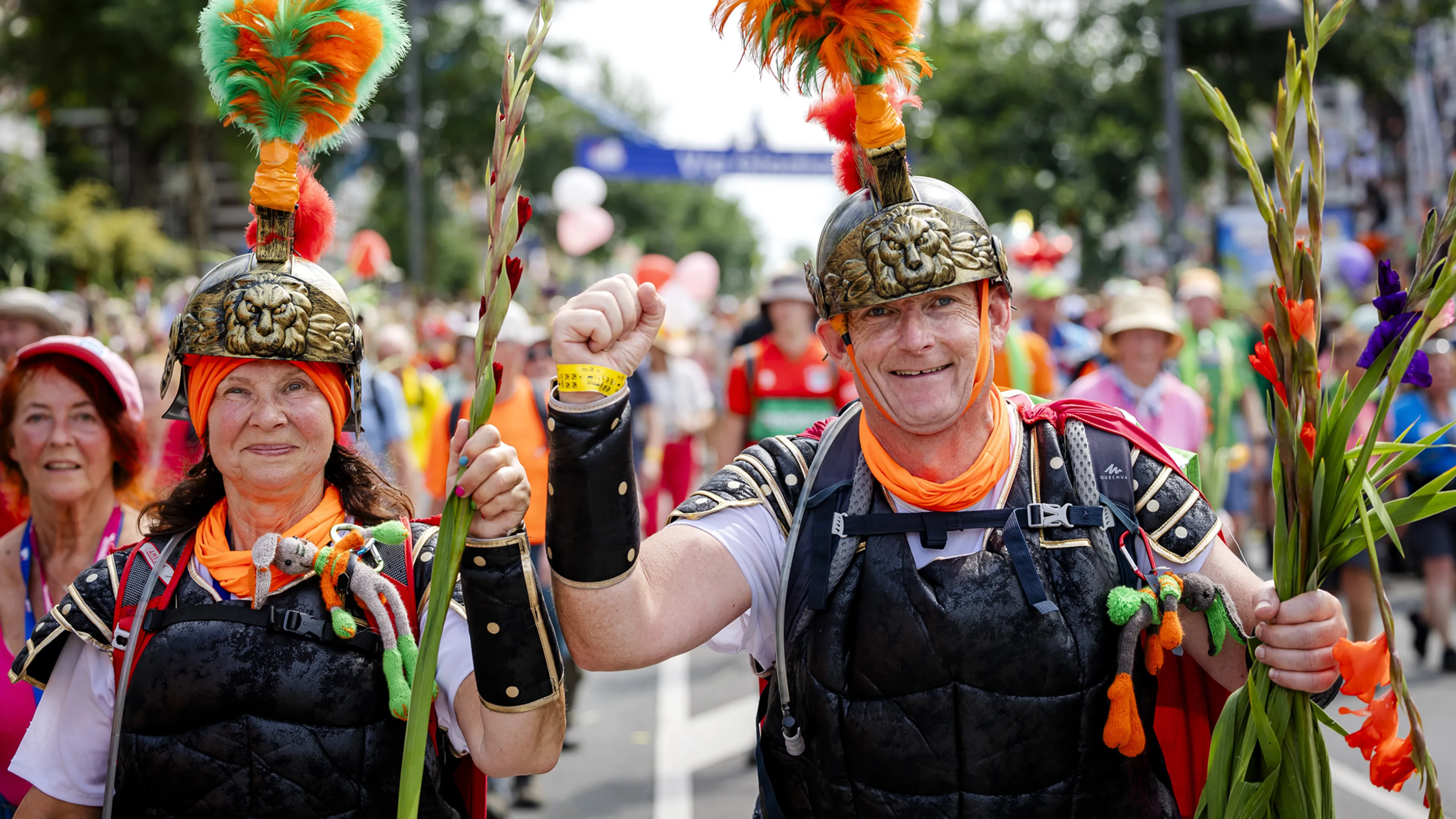 Zanger Alex & Bennie Solo brengen speciaal Vierdaagse-lied: Een Bossie Gladiolen