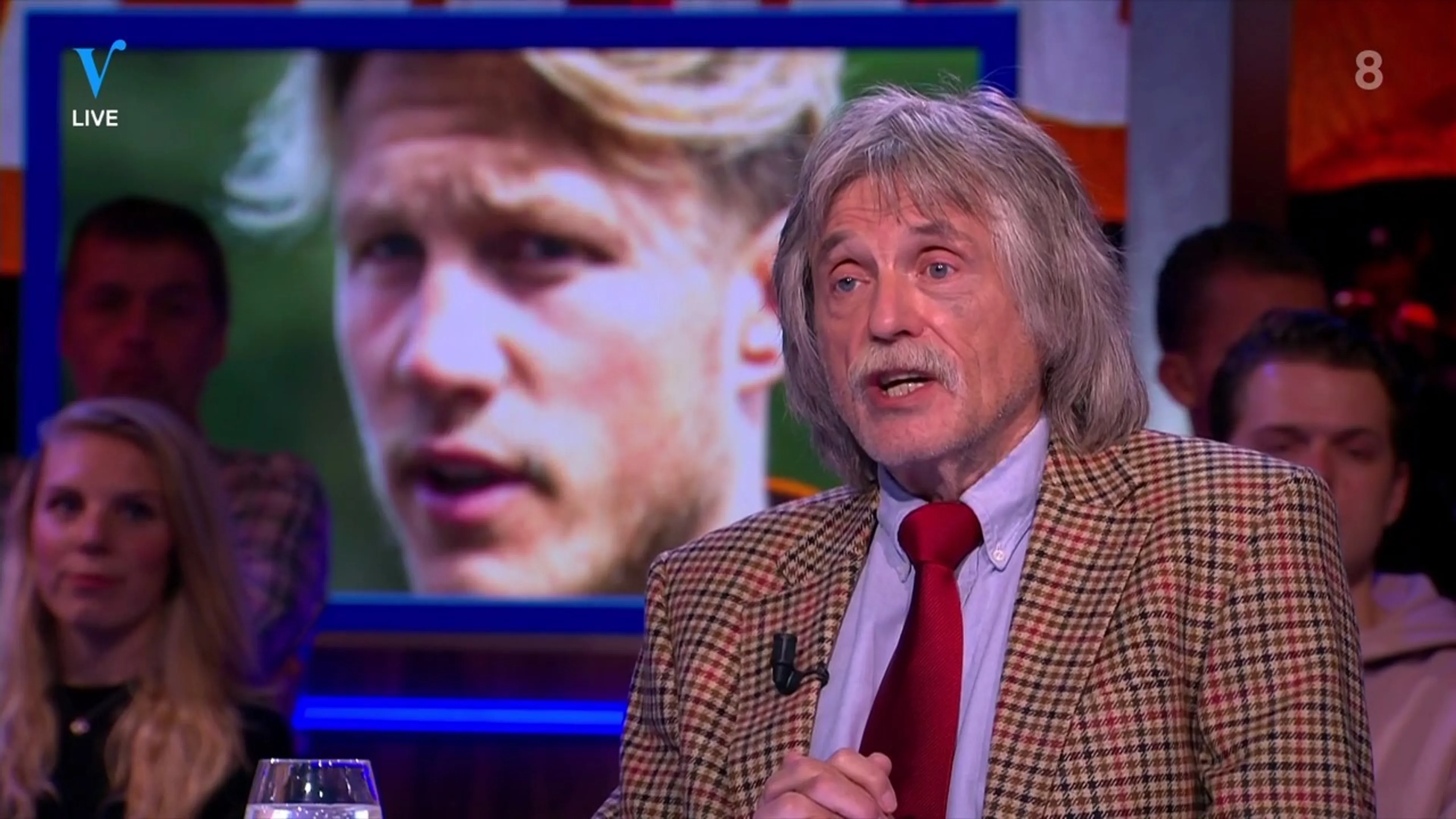 Johan verbaasd: 'Waarom zit Luuk de Jong nog bij Oranje en niet Weghorst?'