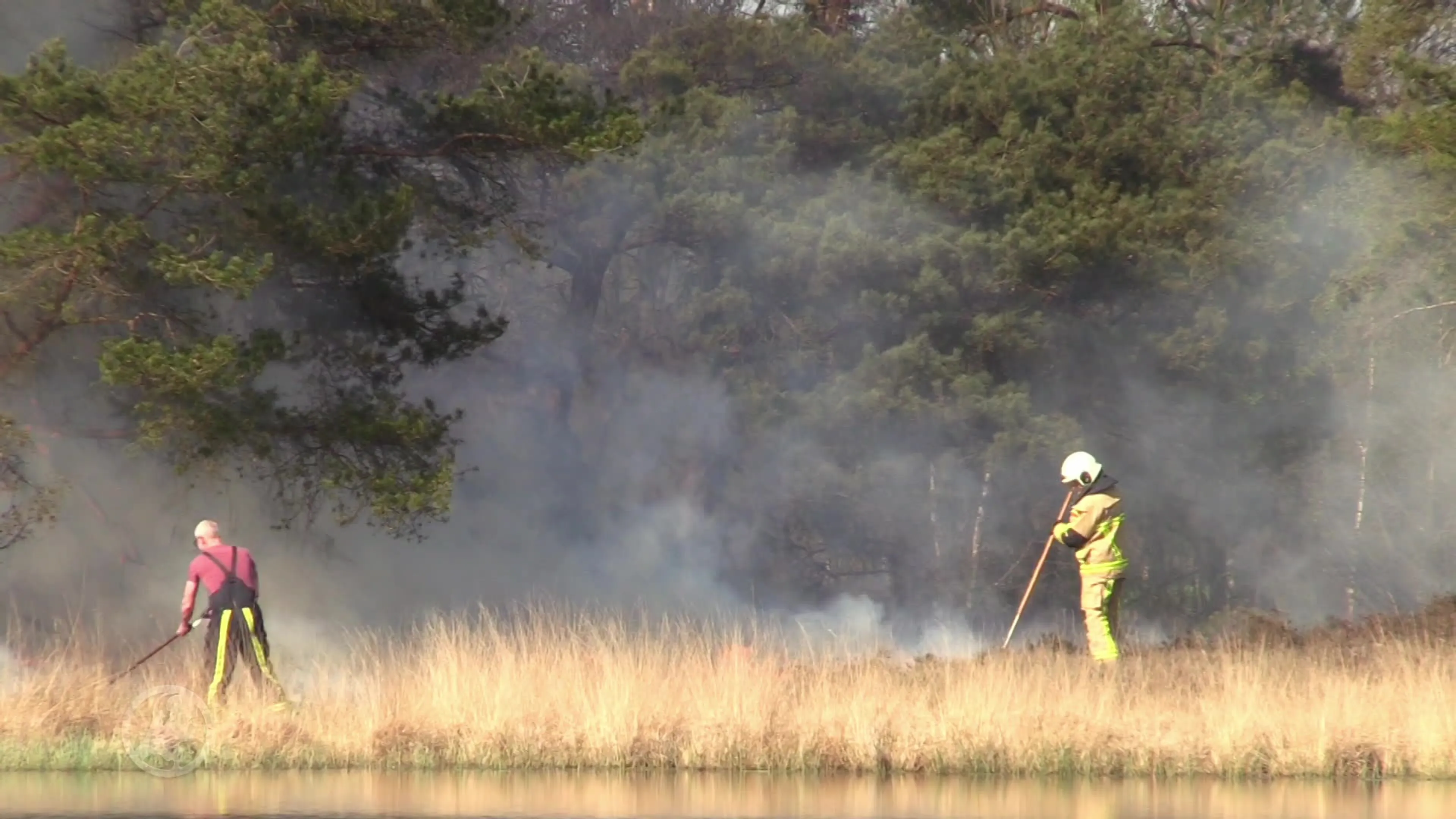 Brandweer is nog uren bezig met nablussen natuurbrand Tubbergen