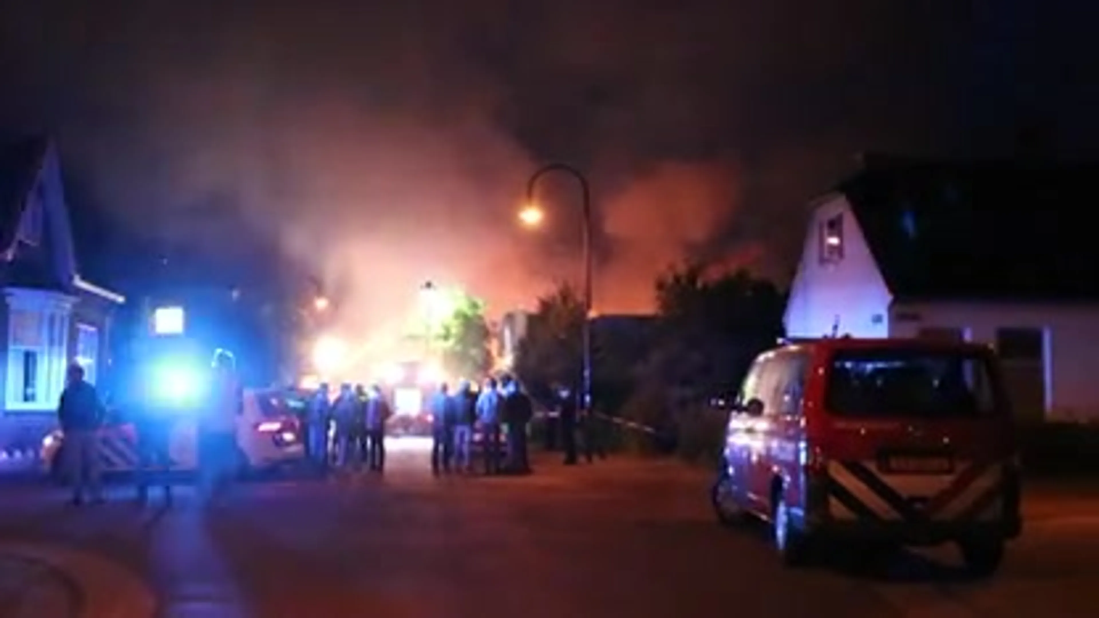 Woning verwoest door grote felle brand in Overschild