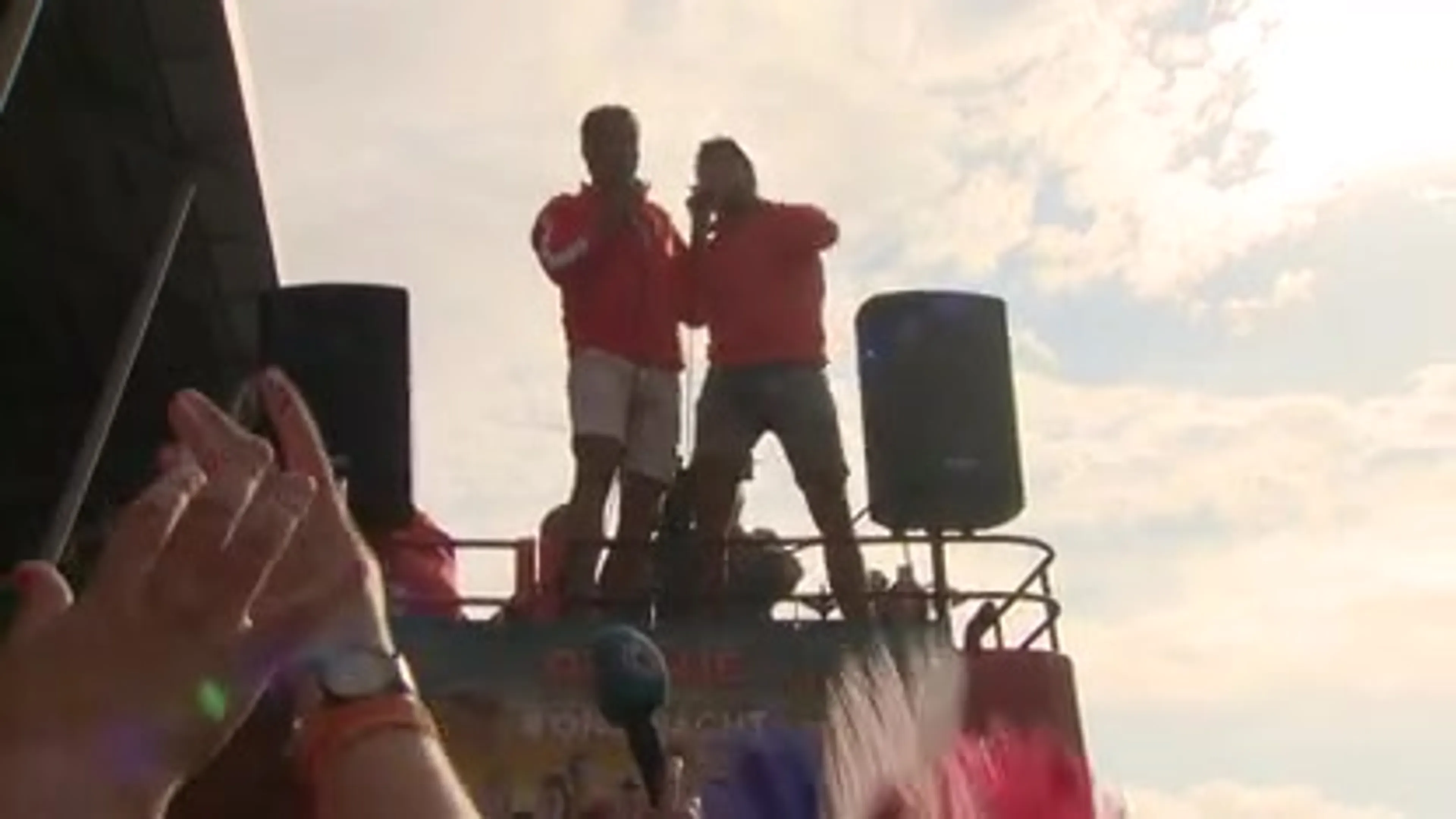 Jan Smit en John de Bever maken Oranjefeest compleet